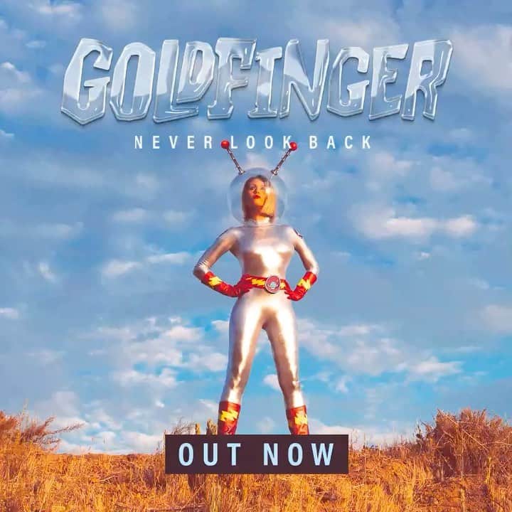 ジョン・フェルドマンのインスタグラム：「New @goldfingermusic album ‘Never Look Back’ out NOW on @bignoise! What is your favorite song??? I hope you all love it as much as I do! Link in my bio…I LOVE YOU and thank you @nickgross @mikeherreratd @moonvaljeanhere @charliepaulson @travisbarker @jgrabesmixes @reedaretheunion @mattappleton @spidermelk @dylanmclean159 @scotstewart for all working so hard on it with me. Also... @amy_feldmann thanks for modeling! ❤️ @ryanbakerink 📷」