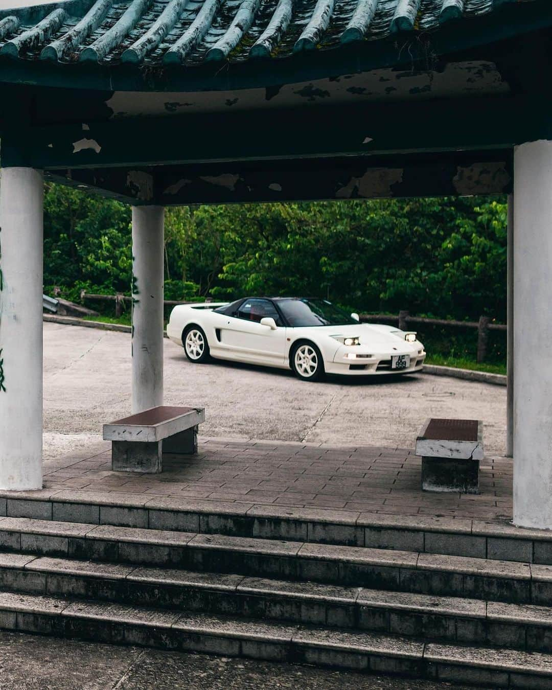 CARLiFESTYLEさんのインスタグラム写真 - (CARLiFESTYLEInstagram)「What driver are you? Senna or NSX? Photo by @aaronchungphoto #carlifestyle」12月4日 14時13分 - carlifestyle