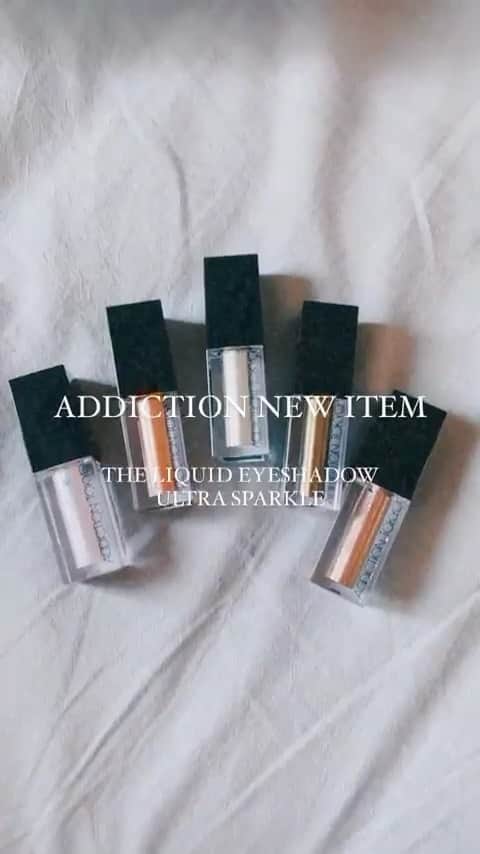 福地夏未のインスタグラム：「ADDICTION NEW ITEM♡  初リールで全色色味をご紹介🌬 次回は実際にメイクしながら載せます♡  @addictionbeauty_official   #addiction #addictionbeauty #eyeshadow #sparkle #newitem #初リール」