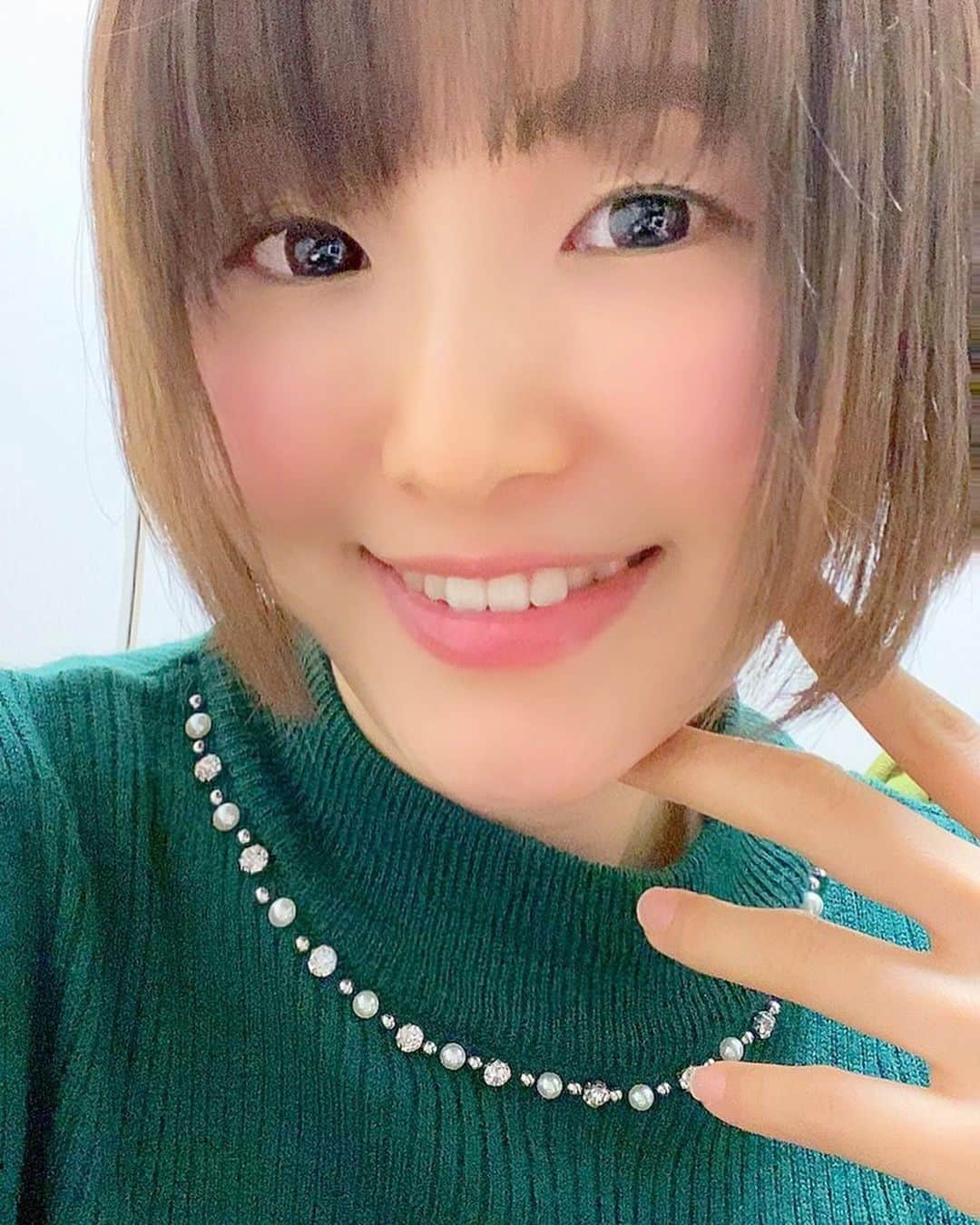 森碕ひろかのインスタグラム：「髪を切ったら若返りました💁‍♀️  #ショート復活」