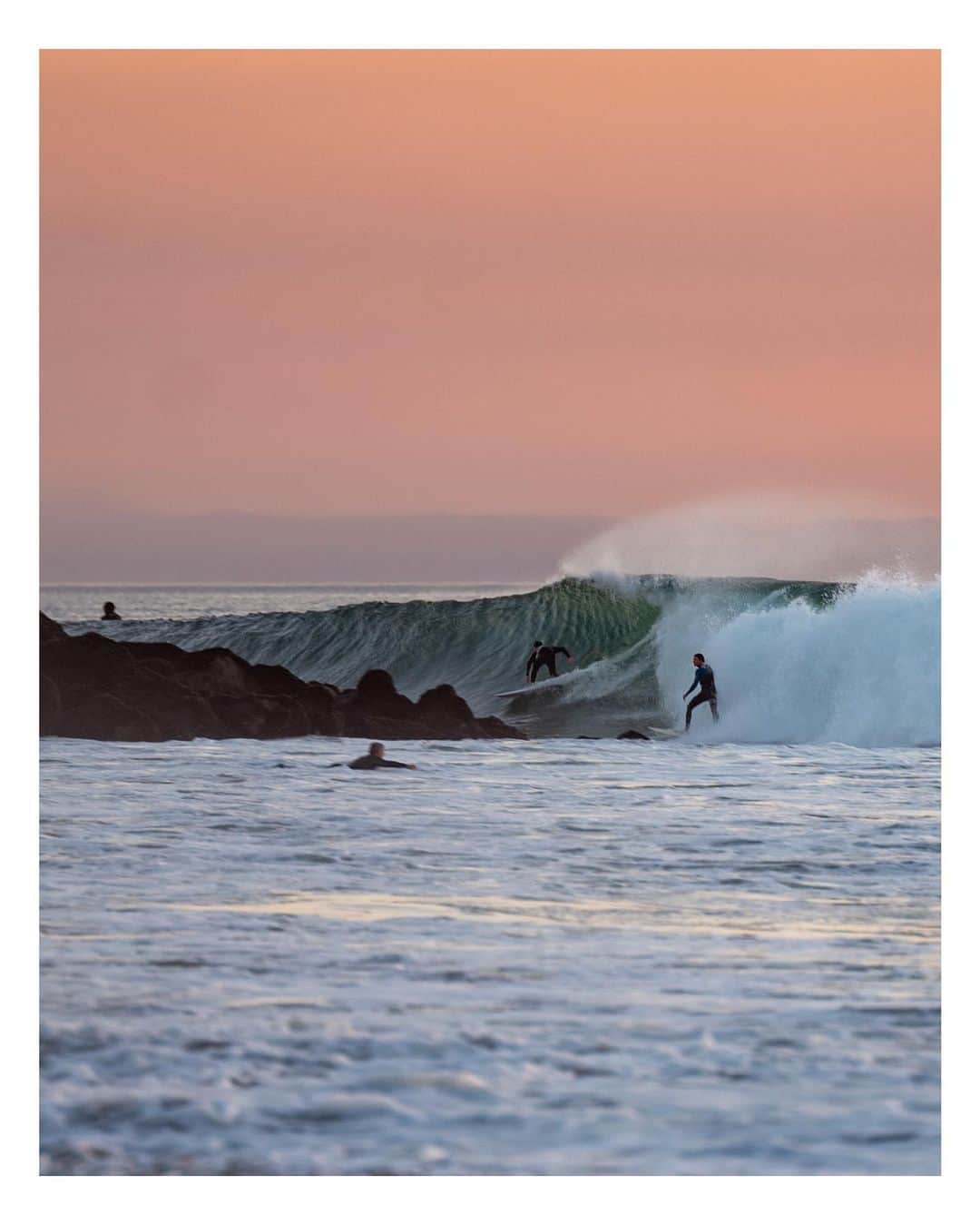 Pete Halvorsenのインスタグラム：「a few images from an evening walk up north...  👀👉🏻  . Leica SL / 90-280  .  1. Who put that Jetty here? 2. 🤷🏻‍♂️Universal Sign for “you burned me bro” 3. + 4. Golden Hour 5. Transformers 6. One Last Look 7. + 8. El Porto Gonna El Porto 9. + 10. - Happy Holidays @lacolifeguards」