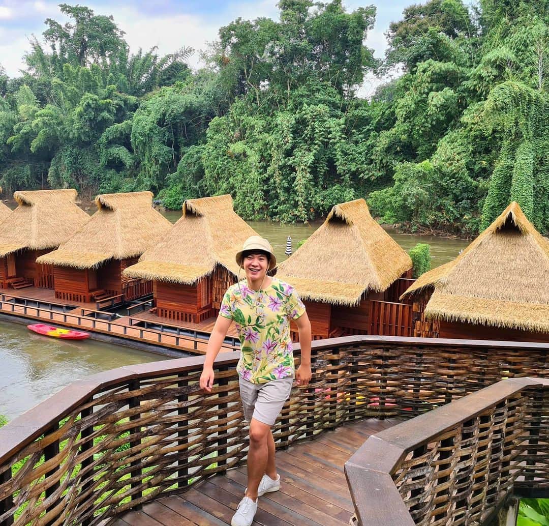 アイス・サランユーのインスタグラム：「รูปเก่ายังไม่ทันมีคน like  ลงรูปใหม่ อีก แล้ว 😅 @wangnokkaew_park_view_resort  #kanchanaburi  #กาญจนบุรี  #เที่ยวทั่วไทยกับไอซ์ศรัณยู」