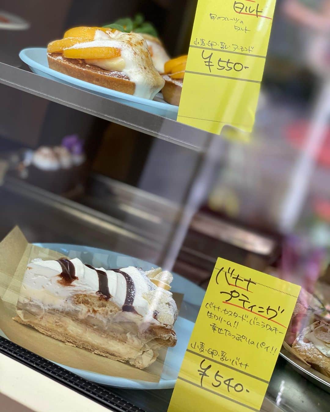 森上亜希子さんのインスタグラム写真 - (森上亜希子Instagram)「やっとやっと行けました‼️ @hikaru_nishida.official さんオススメのお店honey bunny。 チリコンカンパイ、アメリカで食べた懐かしい味。 ちょっとピリ辛で本当に美味しかったです‼️ もちろん、アップルパイも絶品🥧 はぁ、タルトタタンも美味しかった〜‼️  明らかに食べ過ぎだけど、大満足🥰  ひかるさん、教えて下さりありがとうございます❤️  #チリコンカン  #アップルパイ #タルトタタン #パイ好きにはたまらん 🥧 #絶品 #懐かしい味 #テニス #tennis」12月4日 14時59分 - akiko_morigami