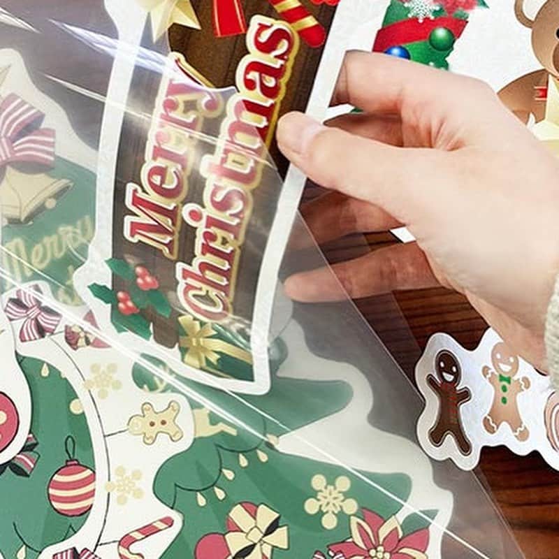 マグネットパークさんのインスタグラム写真 - (マグネットパークInstagram)「今年からツリーをマグネットタイプにしてみませんか？ クリアファイルに入れておけば簡単にしまえるし場所もとりません👍 ペタペタ貼れて楽しい&片付け掃除も楽ちん🧹  . . #マグネットパーク #magnetpark #マグネットコレクション #マグネットシート #magnet #マグネットステッカー #デコレーションマグネット #マグネットシール #マグネット遊び #マグネット集め #マグネットウォール #ウォールステッカー #ウォールステッカー貼ってみた #壁紙シール #玄関アプローチ #冷蔵庫マグネット #クリスマス #クリスマスツリー #ジングルベル #サンタクロース #サンタさん #クリスマス飾り #クリスマスデコ #デコマグ #デコレーションマグネット」12月4日 15時13分 - magnetpark_jp