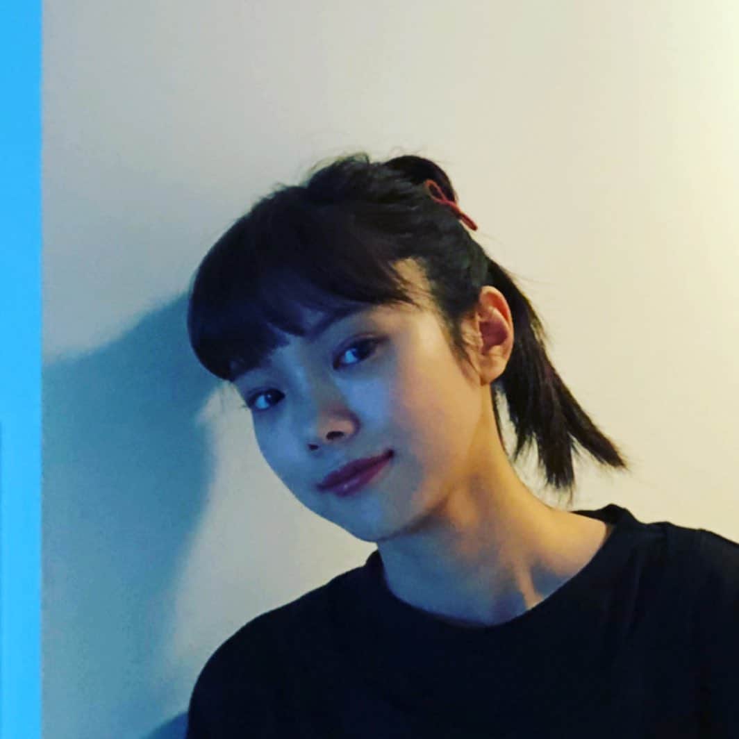 中山来未のインスタグラム：「ライティングがエモい🧣🧣🧣」