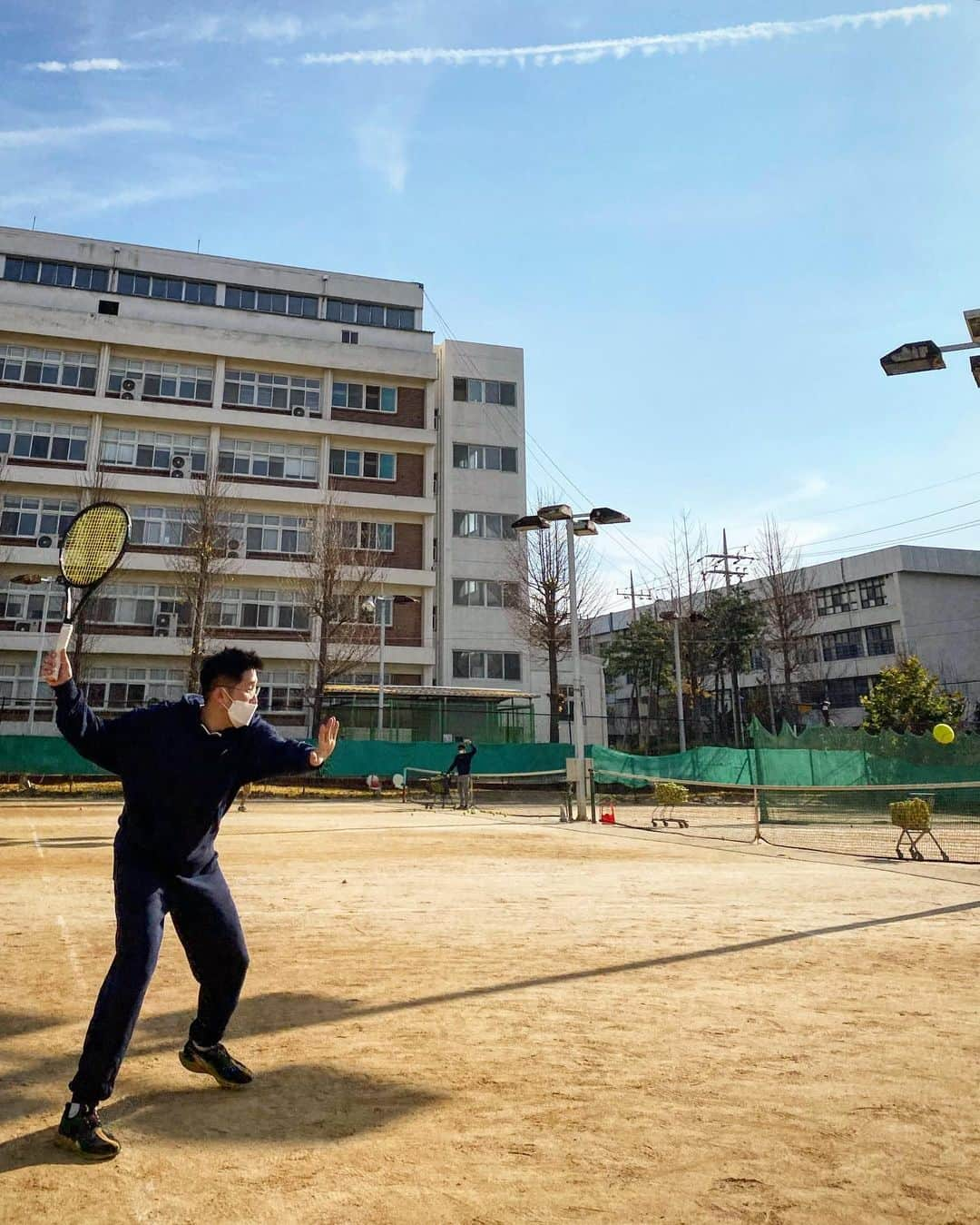 パク・ヨンインさんのインスタグラム写真 - (パク・ヨンインInstagram)「오랜만에 올리는 먹는거 말고 내 근황. 마스크 쓰고 테니스를 쳐야하는 신세지만, 그래도 좋은 사람들과 행복하게 잘 지내고 있어요. 여러분들은 어때요.!?」12月4日 15時24分 - urbanzakapayongin