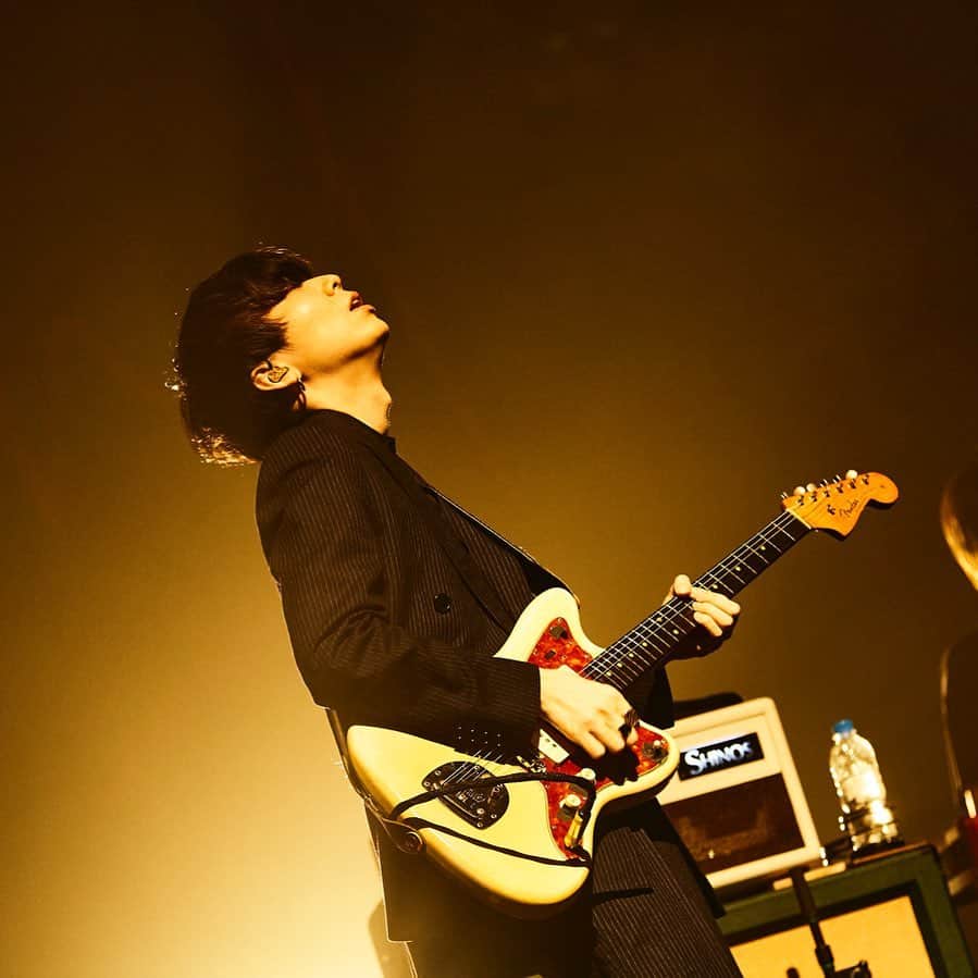 川谷絵音さんのインスタグラム写真 - (川谷絵音Instagram)「ジャズマスターが一番好きだな、ギター。 photo by @hurry」12月4日 20時58分 - indigolaend
