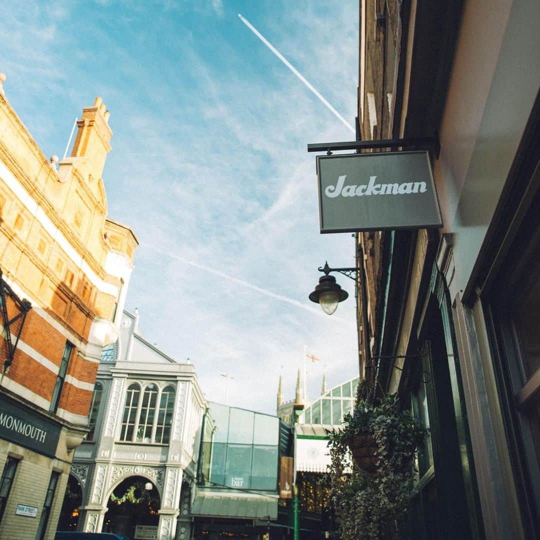 Jackmanさんのインスタグラム写真 - (JackmanInstagram)「「BOROUGH MARKET」  We are proud to tell you that we have opened a Jackman store in London, England.  The location of the store, next to London’s Borough Market, mirrors the spirit of our Brand. Perfectly at home beside artisanal producers, Jackman follows the theme of quality and craftmanship the area is known for.  Please kindly understand that you may have to wait for the Shop to enter the store to prevent the spread of infection.  Jackman, Park Street, London No.3 Park Street, Borough Market, London, SE1 9AB +44 203 006 1656 Monday to Saturday : 10am-6pm Sunday : 11am-5pm  #jackman_official #factorybrand #madeinjapan #madeinfukui #boroughmarket #londonbridge」12月4日 20時50分 - jackman_official
