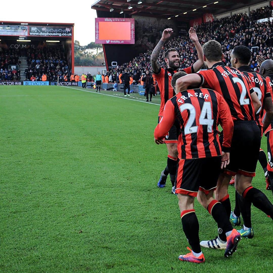 AFCボーンマスさんのインスタグラム写真 - (AFCボーンマスInstagram)「What are your memories of this extraordinary afternoon? ⭐️🥰⭐️ Four years ago today. #afcb🍒」12月4日 20時51分 - afcb