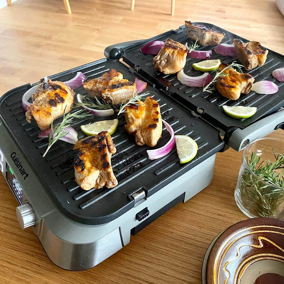 Cuisinart(クイジナート)ジャパン公式アカウントさんのインスタグラム写真 - (Cuisinart(クイジナート)ジャパン公式アカウントInstagram)「.⁣ \ ホームパーティも得意🍖 /⁣ ⁣ クイジナートのマルチグルメプレートは、⁣ 平型・波型・たこ焼きと3種類のプレート付き😉⁣ ⁣ お好みの2枚をセッティングすれば、⁣ 2面の広々ホットプレートとして使える便利なアイテムです🍳⁣ シンプルなデザインのため、ナチュラルなお部屋にも馴染みます👌⁣ ⁣ テーブルの上で色とりどりの野菜とお肉をグリルすればとっても華やか✨⁣ ⁣ お友達と一緒に、おうちでBBQをお楽しみいただけます♪⁣ ⁣ ・。・。・。・。・。・⁣ 📷Photo：@ichico2⁣ ⁣ 🥩Item：マルチグルメプレート⁣ ⁣ 🔍GR-5J⁣ ・。・。・。・。・。・⁣ ⁣ 📢キャンペーン開催中⁣ ⁣ ⬇︎総額300万円分が200名様に当たる⬇︎⁣ ————————————⁣ 対象のクイジナート コードレスシリーズ3製品のうち、⁣ いずれか1 製品ご購入のレシートで応募☝⁣ ⁣ 下記賞品が抽選で当たるチャンス🎉⁣ ⁣ ■賞品⁣ ヘルシークッカー 40名様⁣ 10カップミル付き 全自動コーヒーメーカー 40名様⁣ マルチグルメプレート 40名様⁣ メタルトースター 40名様⁣ QUOカード 5,000円分 40名様⁣ ————————————⁣ ⁣ 詳細はストーリーズよりご確認ください😉⁣ ⁣ #クイジナート #cuisinart #クイジナートのある生活 #クイジナートLOVE #クイジナートマルチグルメプレート #おうちカフェ #おうち時間を楽しむ #おうち時間 #丁寧な暮らし #ホットプレート #ホットプレートパーティー #おうちごはん #豊かな食卓 #ホームパーティー #簡単ごはん #美味しい時間 #今日のご飯 #料理好きな人とつながりたい #おうちごはんlover #豊かな食卓 #毎日グリル部 #おうちBBQ #暮らしを楽しむ #バーベキュー #バーベキュー料理 #簡単ご飯 #私の美味しい写真 #クッキングラマー #おうちでステーキ #おうちde肉料理 #お肉料理」12月4日 20時54分 - cuisine_art