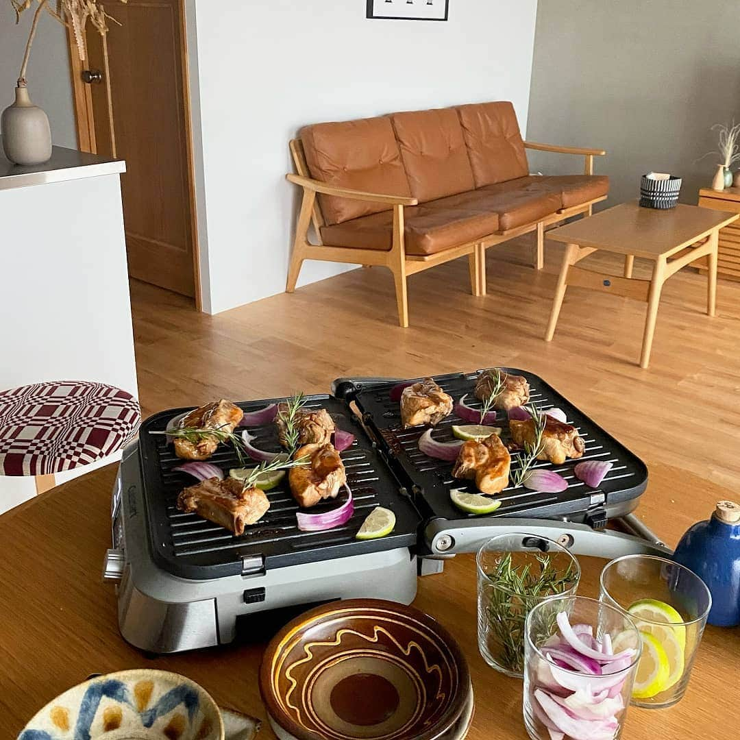 Cuisinart(クイジナート)ジャパン公式アカウントさんのインスタグラム写真 - (Cuisinart(クイジナート)ジャパン公式アカウントInstagram)「.⁣ \ ホームパーティも得意🍖 /⁣ ⁣ クイジナートのマルチグルメプレートは、⁣ 平型・波型・たこ焼きと3種類のプレート付き😉⁣ ⁣ お好みの2枚をセッティングすれば、⁣ 2面の広々ホットプレートとして使える便利なアイテムです🍳⁣ シンプルなデザインのため、ナチュラルなお部屋にも馴染みます👌⁣ ⁣ テーブルの上で色とりどりの野菜とお肉をグリルすればとっても華やか✨⁣ ⁣ お友達と一緒に、おうちでBBQをお楽しみいただけます♪⁣ ⁣ ・。・。・。・。・。・⁣ 📷Photo：@ichico2⁣ ⁣ 🥩Item：マルチグルメプレート⁣ ⁣ 🔍GR-5J⁣ ・。・。・。・。・。・⁣ ⁣ 📢キャンペーン開催中⁣ ⁣ ⬇︎総額300万円分が200名様に当たる⬇︎⁣ ————————————⁣ 対象のクイジナート コードレスシリーズ3製品のうち、⁣ いずれか1 製品ご購入のレシートで応募☝⁣ ⁣ 下記賞品が抽選で当たるチャンス🎉⁣ ⁣ ■賞品⁣ ヘルシークッカー 40名様⁣ 10カップミル付き 全自動コーヒーメーカー 40名様⁣ マルチグルメプレート 40名様⁣ メタルトースター 40名様⁣ QUOカード 5,000円分 40名様⁣ ————————————⁣ ⁣ 詳細はストーリーズよりご確認ください😉⁣ ⁣ #クイジナート #cuisinart #クイジナートのある生活 #クイジナートLOVE #クイジナートマルチグルメプレート #おうちカフェ #おうち時間を楽しむ #おうち時間 #丁寧な暮らし #ホットプレート #ホットプレートパーティー #おうちごはん #豊かな食卓 #ホームパーティー #簡単ごはん #美味しい時間 #今日のご飯 #料理好きな人とつながりたい #おうちごはんlover #豊かな食卓 #毎日グリル部 #おうちBBQ #暮らしを楽しむ #バーベキュー #バーベキュー料理 #簡単ご飯 #私の美味しい写真 #クッキングラマー #おうちでステーキ #おうちde肉料理 #お肉料理」12月4日 20時54分 - cuisine_art