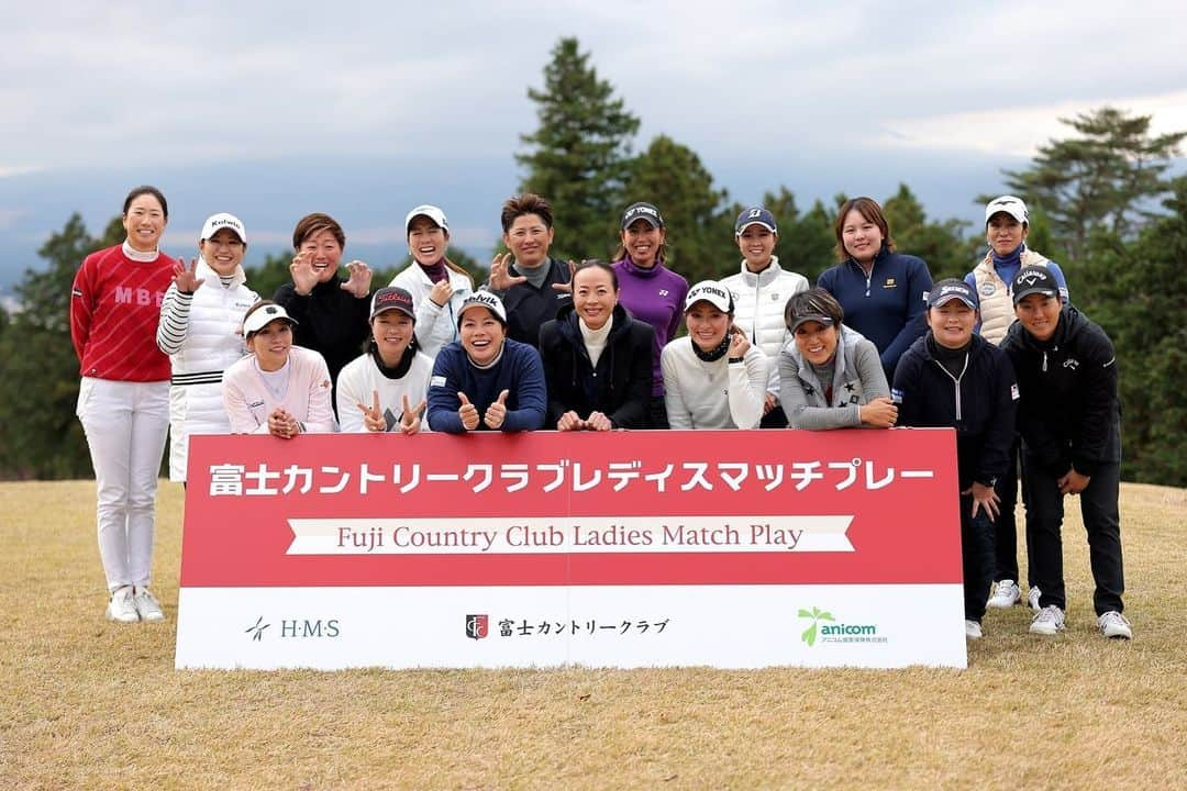 川満陽香理さんのインスタグラム写真 - (川満陽香理Instagram)「富士CCレディスマッチプレー 2回戦で負けてしまいました💦  優勝した下川さんおめでとうございます㊗️  マッチプレー楽しい‼︎ マイペースだけじゃなくて やるぞー！って気持ちになるので とってもいい経験になりました😊  新しい大会ということでしたので特に 主催・企画運営されたみなさんに お疲れ様でしたとありがとうございましたを伝えたいです🗻✨✨  #富士カントリークラブ #マッチプレー #御殿場  #ゴルフ5 #kolwin #tigora #女子ゴルフ #カストロール #長寿乃里 #ブエノスカリン #宮古島」12月4日 20時54分 - hikari.kawamitsu