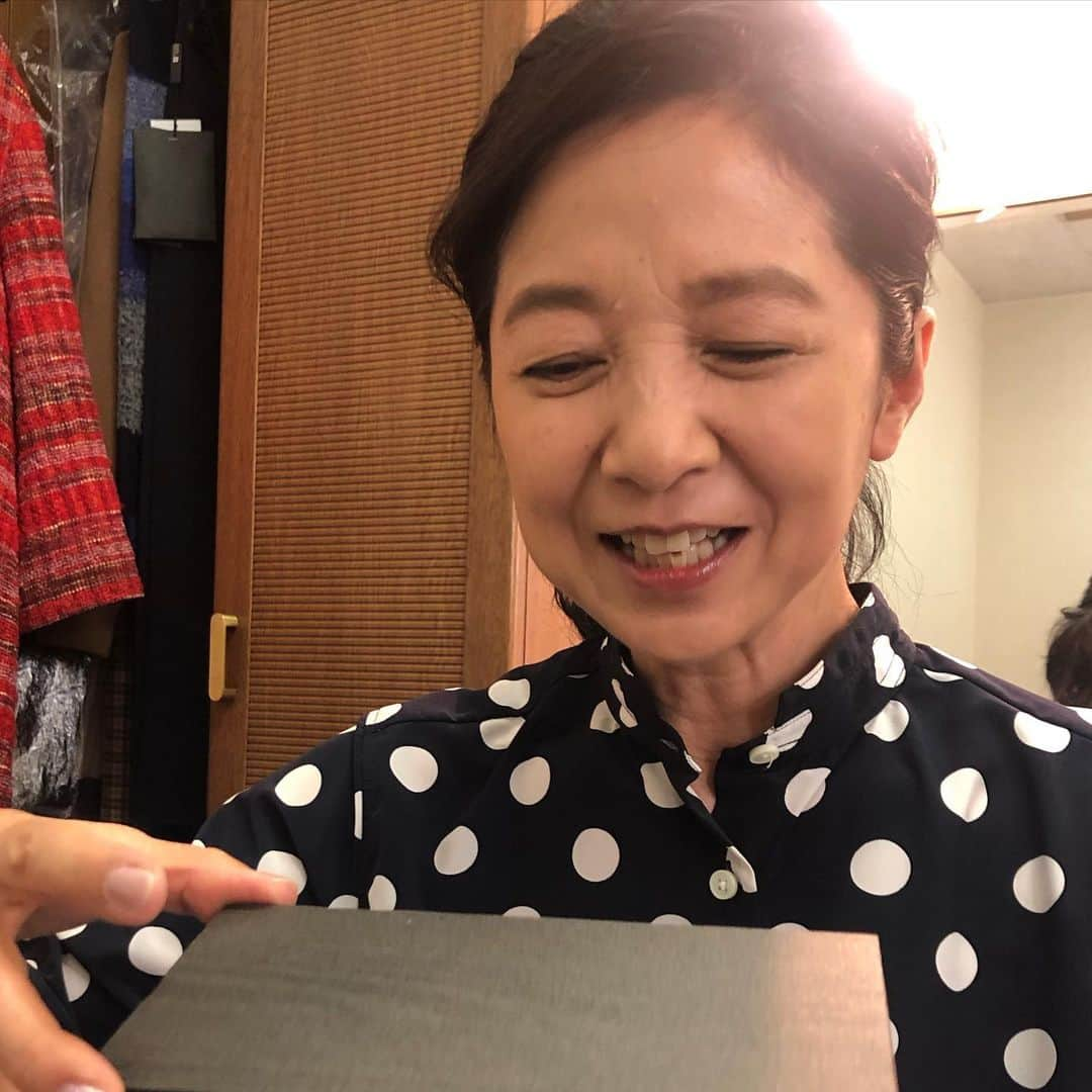 宮崎美子さんのインスタグラム写真 - (宮崎美子Instagram)「お弁当。いつも控室でいただいているお弁当。今回は初めてお見かけしたものでしたので、嬉しくて撮影してみました。 山形牛❗️🐂 あまりの豪華さに驚愕の表情をご覧ください。  #山形牛 #ロケ弁」12月4日 15時36分 - miyazakiyoshiko.official