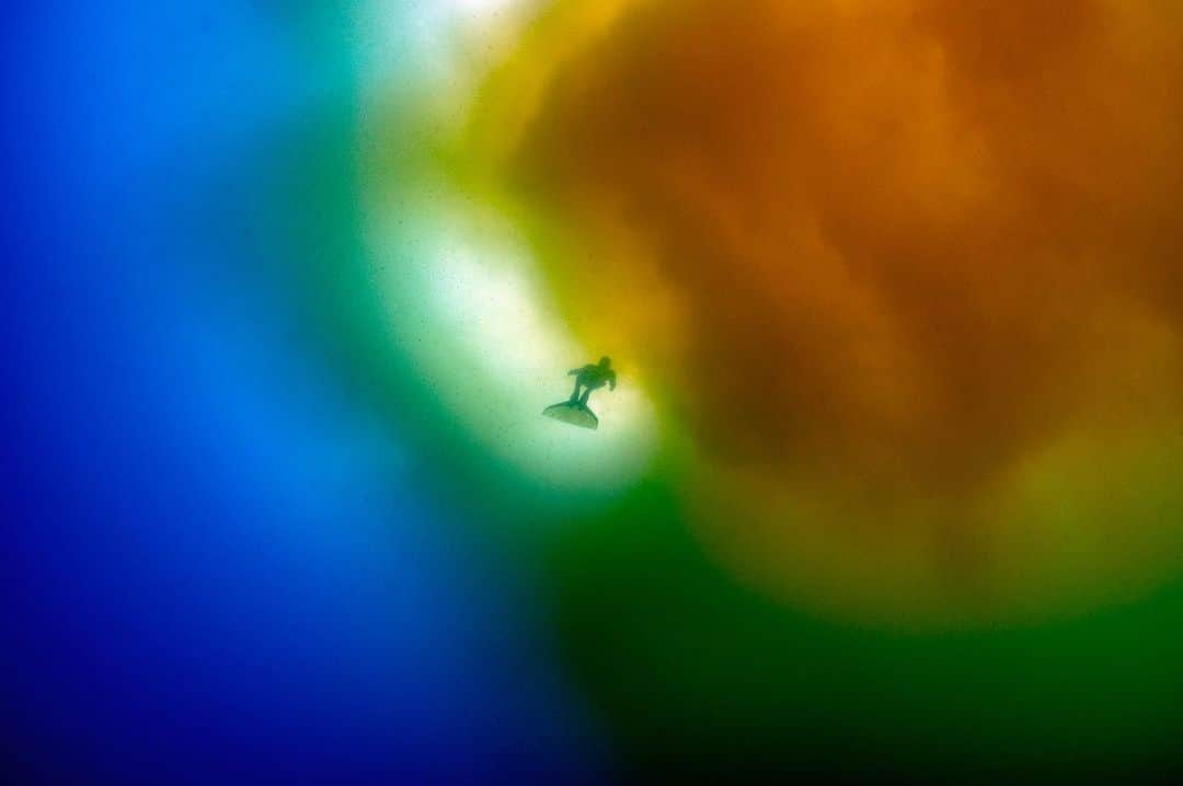 篠宮龍三さんのインスタグラム写真 - (篠宮龍三Instagram)「﻿ ○水中オーロラ硫黄島フリーダイブツアー○﻿ ﻿ 世界初となる水中オーロラでのフリーダイブツアーです！﻿ ﻿ 「地球が生まれる瞬間の熱量を感じる」をテーマに火山島である硫黄島付近にて独特の水中世界をご案内します。﻿ ﻿ 2021年6月4(金)-6日(日)﻿ ﻿ 　6/4(金) 鹿児島空港21時集合﻿ 　6/6(日) 鹿児島空港18時半解散 予定﻿ ﻿ フリーダイバーのみで大型ボートをチャーター！﻿ 水中オーロラの他、柱状節理のドロップオフ、サンゴ、海底温泉、カメ、回遊魚などのポイントにもご案内します。﻿ 水中オーロラのフォトセッションは篠宮が撮影します。﻿ ﻿ 硫黄島ステイを予定しております。﻿ 定員　最大8名　﻿ ﻿ 金額、スケジュール、詳細はお問い合わせください。﻿ 既に多数のお問い合わせをいただいております。﻿ お早めにご予約ください。﻿ ﻿ 沖縄フリーダイビングスクール﻿ ﻿ ﻿ 📸@takuya.photographer﻿ 🧜‍♂️@ryuzoshinomiya﻿ ﻿ Support﻿ @suns_kimuchi﻿ ﻿ Organize﻿ @okinawa_freediving_school﻿ ・﻿ ・﻿ ・﻿ ・﻿ ・﻿ #apnea﻿ #freedive﻿ #freediver﻿ #freediving ﻿ #underwaterphoto﻿ #フリーダイビング﻿ #フリーダイブ﻿ #フリーダイバー﻿ #水中オーロラ﻿ #水中写真﻿ #鹿児島﻿ #硫黄島﻿ #薩南」12月4日 15時52分 - ryuzoshinomiya
