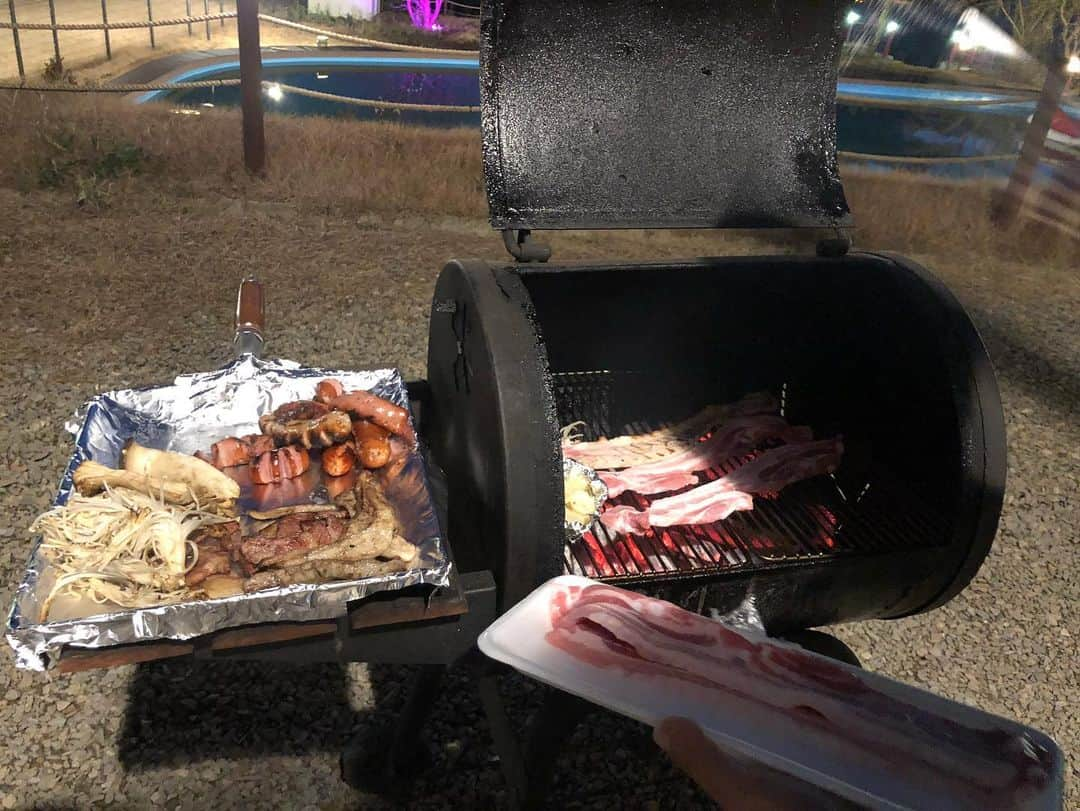 パク・キョルさんのインスタグラム写真 - (パク・キョルInstagram)「. 고기도 맛있었고 불멍도 재밌었지만 내인생에 마지막 캠핑🔥 담엔 따뜻한데서 자게해줘요🙏」12月4日 15時46分 - gyeolpark0109