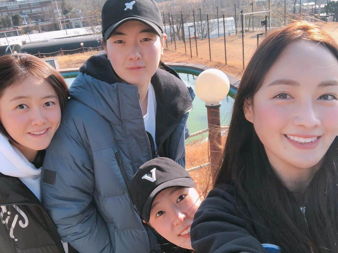 パク・キョルのインスタグラム：「. 고기도 맛있었고 불멍도 재밌었지만 내인생에 마지막 캠핑🔥 담엔 따뜻한데서 자게해줘요🙏」