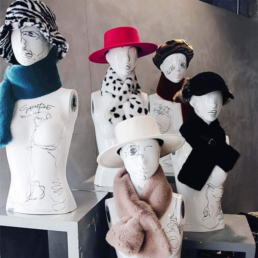 gallerieさんのインスタグラム写真 - (gallerieInstagram)「#headwear ———————————— . シーズンムードにマッチする #帽子 #マフラー の新作が入荷♡ online 3days新作10%off🤳  #headwear ☑︎ Ear Flap Cap (¥3,990+tax)﻿ ☑︎ Zebra Fur Bucket Hat (¥4,990+tax)﻿ ☑︎ Zebra Fur Beret (¥4,090+tax)﻿ ☑︎ Kankan Felt Hat (¥4,990+tax)﻿  #muffler ☑︎ Simple Fur Tipet (¥3,990+tax)﻿ ☑︎ Belt Fur Tipet (¥3,990+tax)﻿ ☑︎ Animal Fur Tipet (¥2,590+tax)﻿ . . . ———————————— #お問い合わせ番号w1854」12月4日 15時46分 - kalekale_official