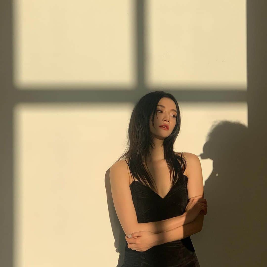 パク・ソラのインスタグラム：「지굼😳🖤」