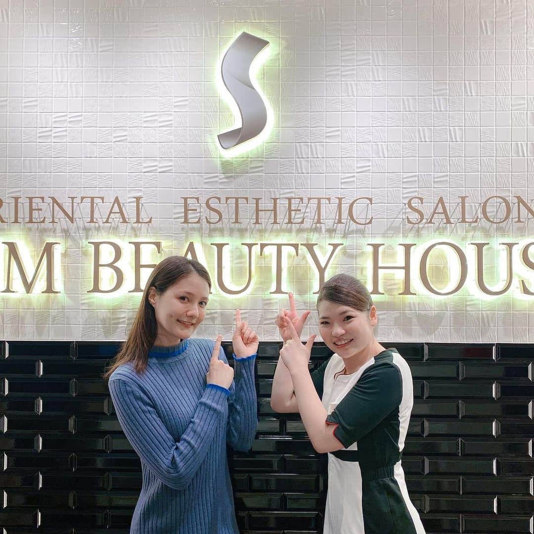 トリンドル瑠奈さんのインスタグラム写真 - (トリンドル瑠奈Instagram)「定期的にお世話になっている @slim_beauty_house で身体を整えてもらいました❣️  ほぐしてもらって、たくさん汗もかいて、浮腫がすっきりとれたので身体が軽く感じる〜！ どんなダイエットをしても浮腫んでいたり骨盤が歪んでいたりすると痩せにくいみたいなので、そこはプロの手をお借りして、、いつもありがとうございます☺️  施術後にシャワーを浴びたので顔が薄いのは気にしないでください笑  あと最近は朝に少しだけ、身体がポカ〜っと温まるまでランニングするようにしてます！🏃‍♀️」12月4日 16時12分 - tori_luna0310