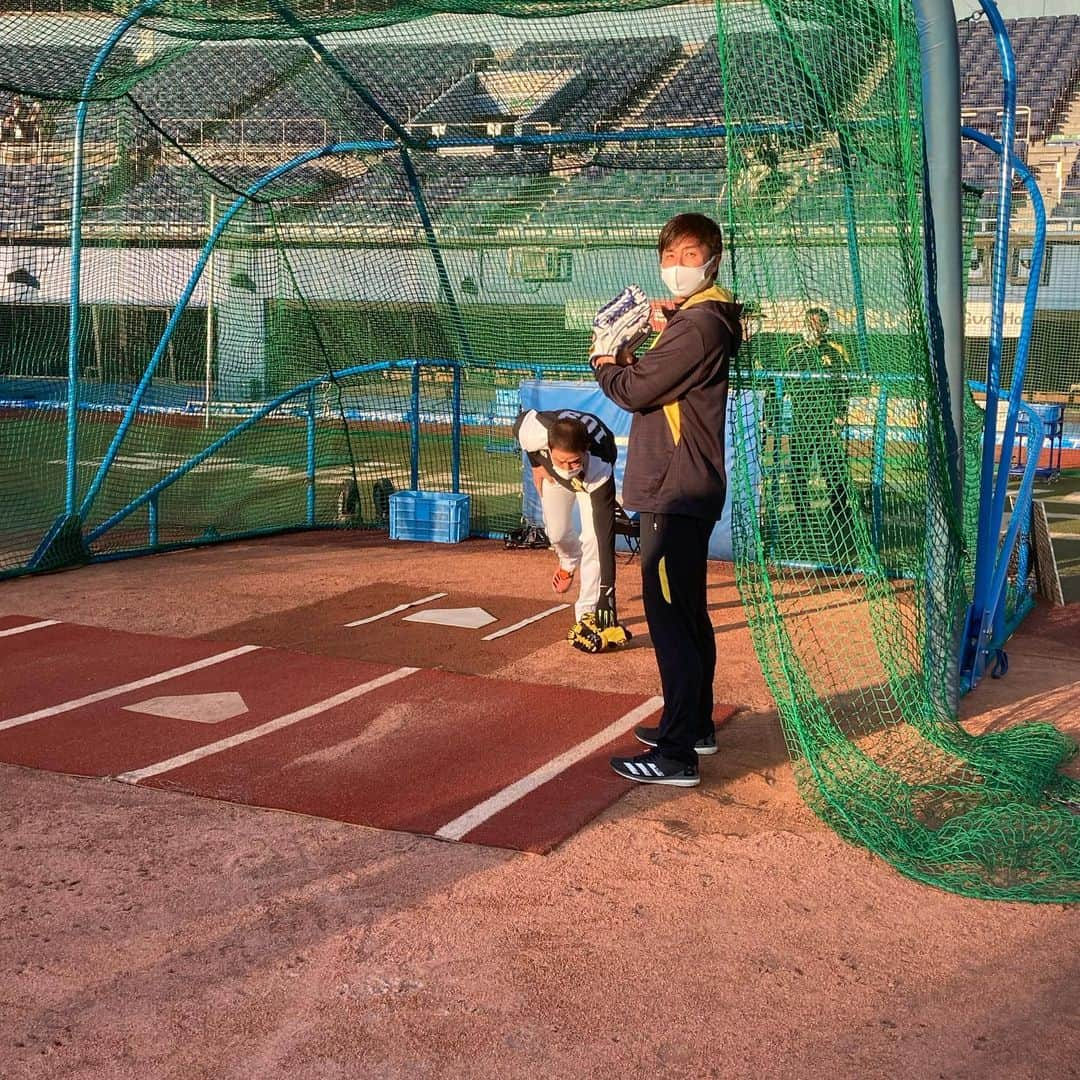 江川智晃さんのインスタグラム写真 - (江川智晃Instagram)「思い出に千葉マリンと西武ドームでの写真🤗 2軍生活が長かったせいか外の球場のマリンは相性よくて雰囲気も好きやったな🤩 #だいちゃん」12月4日 16時28分 - egatomo43