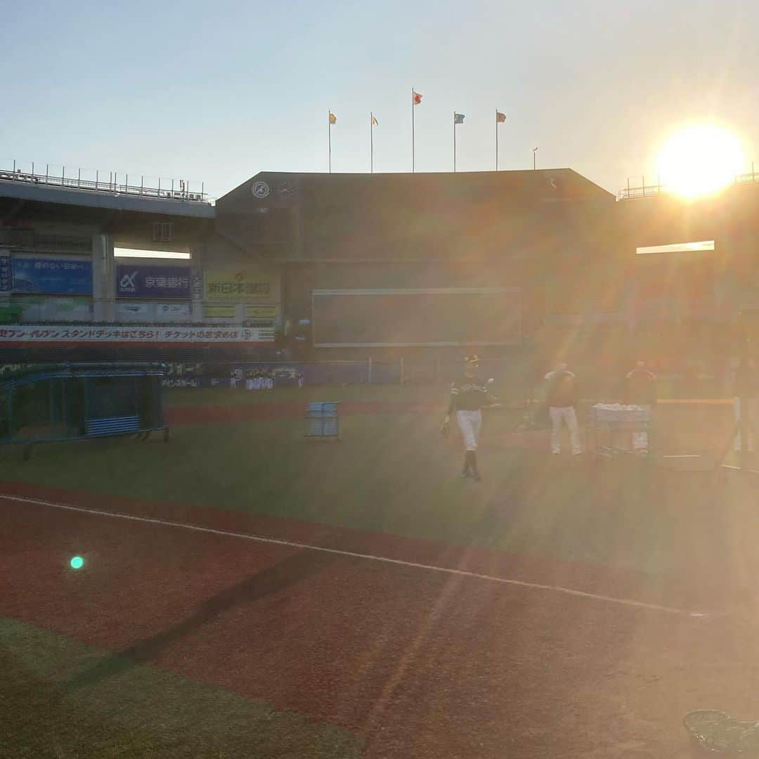 江川智晃さんのインスタグラム写真 - (江川智晃Instagram)「思い出に千葉マリンと西武ドームでの写真🤗 2軍生活が長かったせいか外の球場のマリンは相性よくて雰囲気も好きやったな🤩 #だいちゃん」12月4日 16時28分 - egatomo43