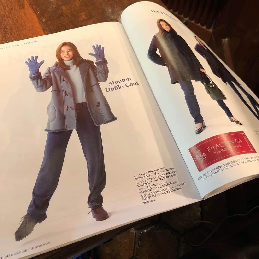大桑マイミのインスタグラム：「MADEMOISELLE NON NON 2020-20201 a/w  ファッションはやっぱり♪楽しい🤍🤍🤍🤍 そう思わせてくれるブランド 今年もカタログに。 こだわりや遊びが沢山詰まっていてワクワクします。」