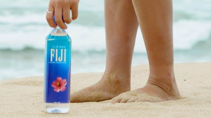FIJIWaterJapanのインスタグラム：「頑張る人を応援したい。  #フィジーウォーター #fijiwater  #ミネラルウォーター  #水分補給　#lifewithfijiwater」