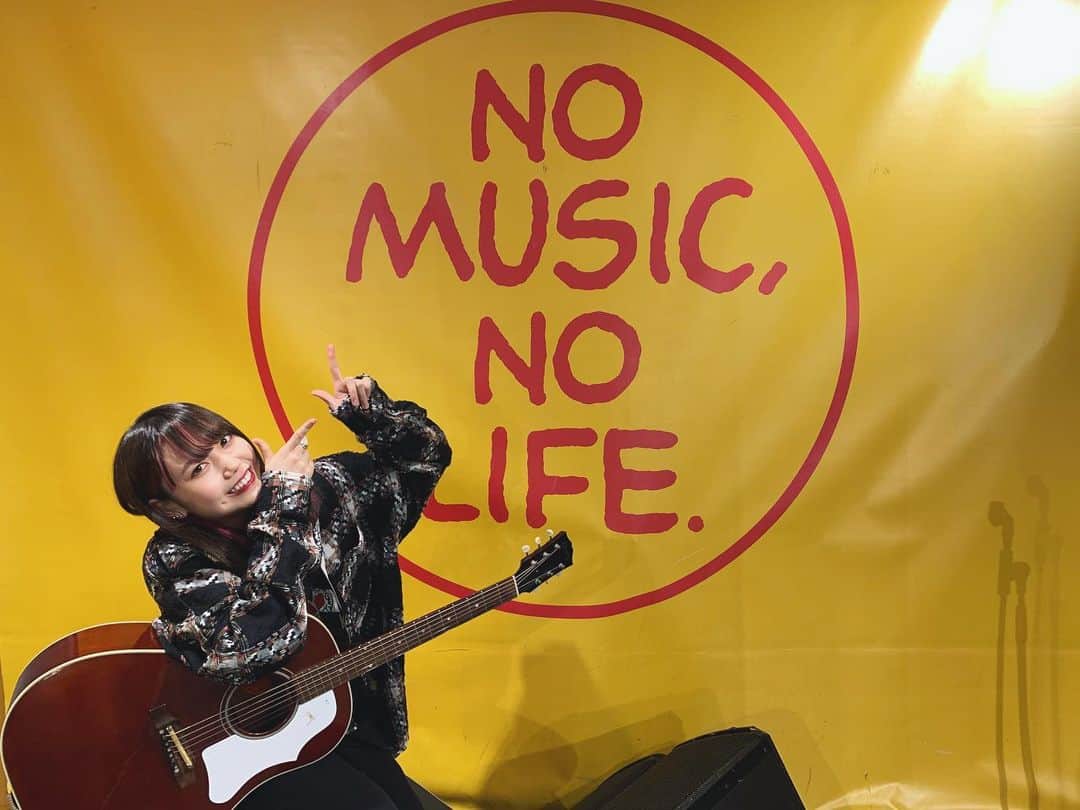 長久玲奈のインスタグラム：「🍀  #タワーレコード #横浜」