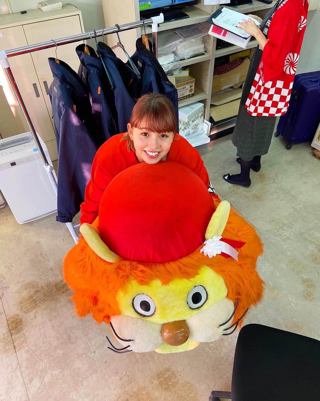 アイシスのインスタグラム：「11月30日〜12月2日 岸和田市営和歌山競輪！！ チャリオンカップでした🦁！！  全力リスペクトしている チャリオン先輩のサポートをすべく いしおん張り切って参りました！！🤤🦁がお  土生敦弘選手、 完全優勝おめでとうございます㊗️🎉  #ケイリン女子部 #競輪 #岸和田競輪 #和歌山競輪 #KEIRIN #滝澤いしすと趣味の世界 #チャリオン #かわいい #チャリオン先輩 #いしおん #🦁 #work」