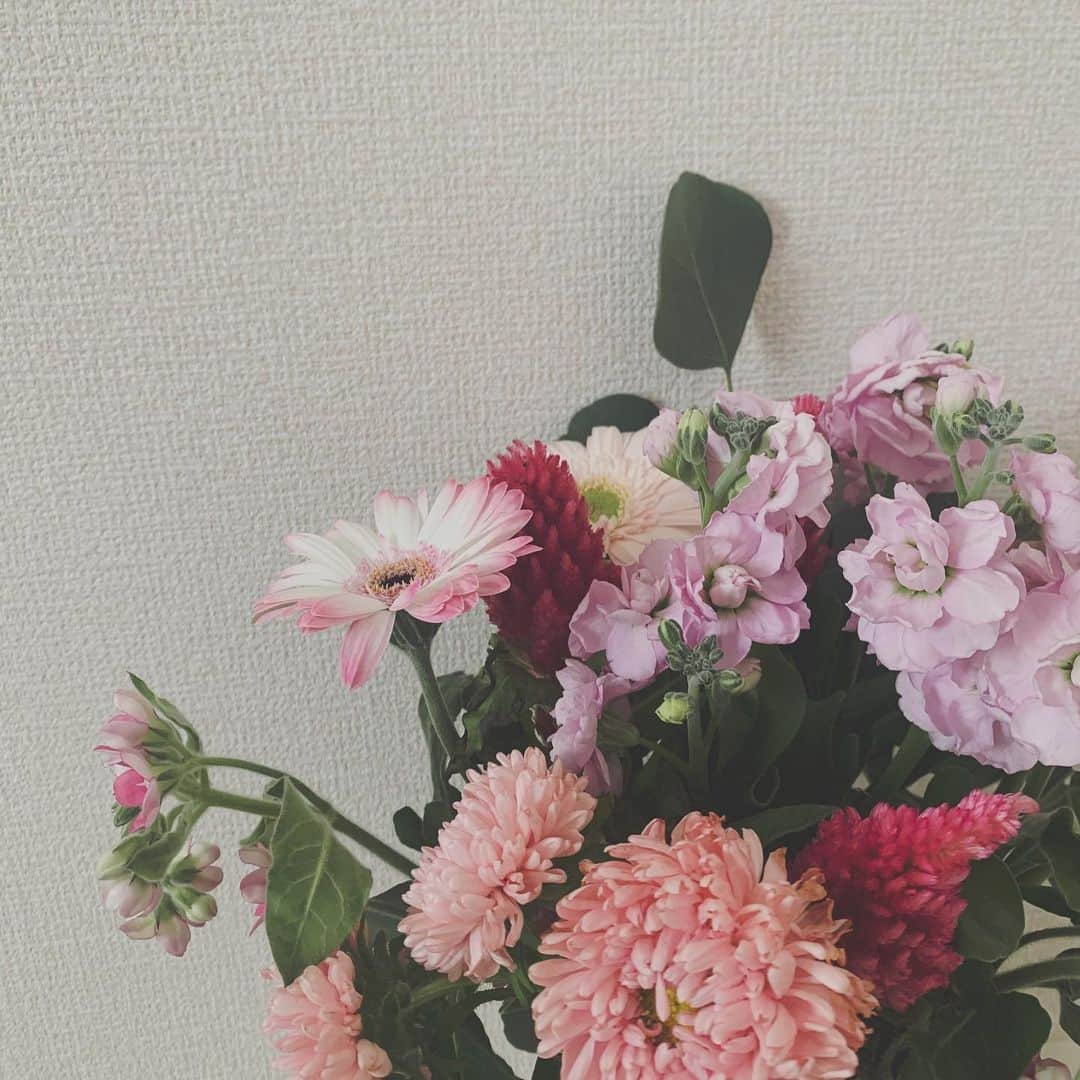 大友花恋さんのインスタグラム写真 - (大友花恋Instagram)「一枚目はひと段落のお花を。 毎日じっくりお手入れすると、長持ちしてくれるから嬉しい😊 二枚目以降は、最近見かけた目の保養。 金曜日の癒しとなりますよう。」12月4日 16時50分 - karen_otomo