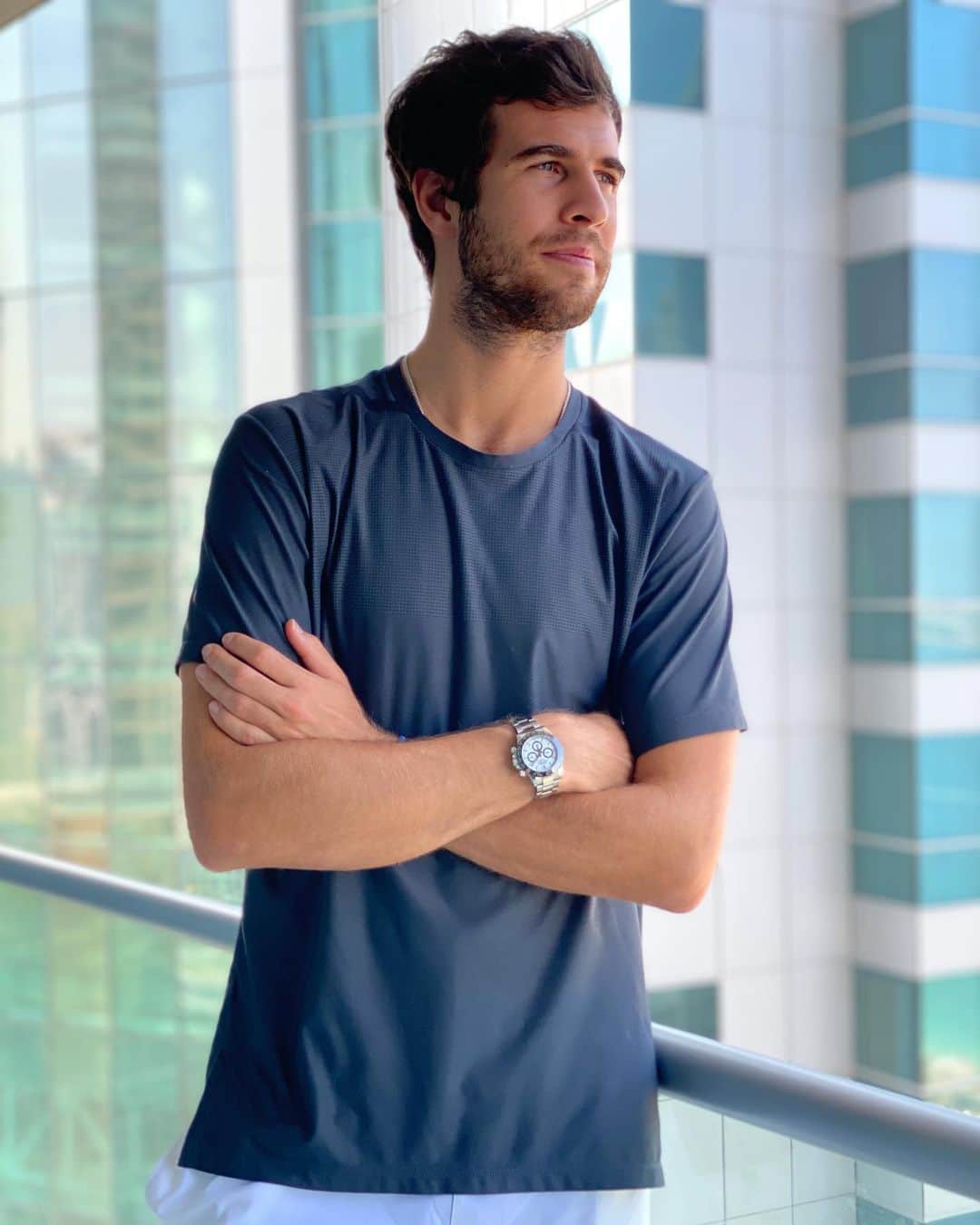 カレン・ハチャノフのインスタグラム：「Few more days and our quarantine will finish.My family and I are feeling fine.Hopefully on monday I will be slowly starting to work again and prepare for 2021! Thank you everybody for your kind messages during those 2 weeks!💪🏻🙏🏻 // Осталось ещё пару дней и наш карантин закончится. Я и моя семья чувствуем себя хорошо. С понедельника буду возвращаться потихоньку к работе и начинать готовиться к сезону 2021! Спасибо всем за ваши сообщения и поддержку на протяжении этих 2-ух недель!💪🏻🙏🏻」