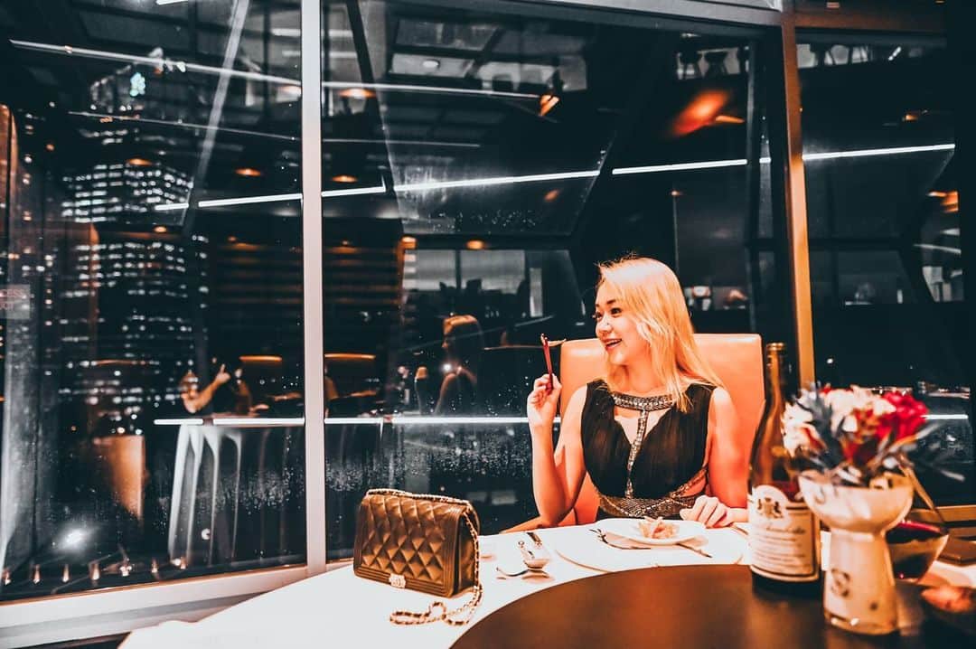 Nicole Chenさんのインスタグラム写真 - (Nicole ChenInstagram)「Amazing time for dinner with the beautiful view of mbs. To read more head to www.nicolechen.tv Photos by @heyitsnicole.sg」12月4日 17時09分 - nicolechen.tv