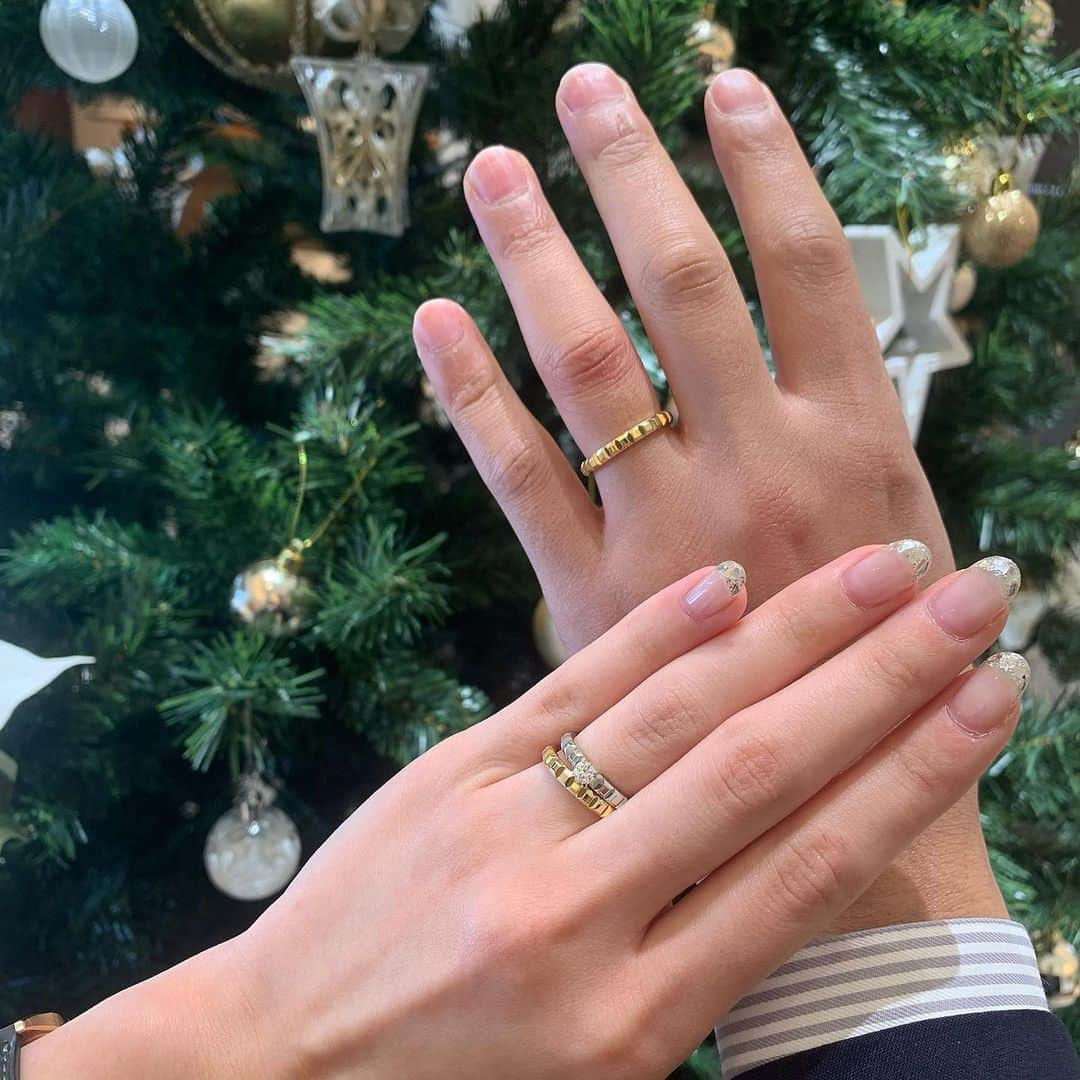 j_paris_bridalさんのインスタグラム写真 - (j_paris_bridalInstagram)「————————————————﻿ ﻿ 【BOUCHERON】bridal collection💍﻿ ﻿ model - キャトルクルドパリ リング ミディアム﻿ material - PT/YG/PG﻿ price - ¥305,000(エンゲージリング)﻿  ¥188,000(マリッジリング)﻿ ﻿ ﻿ ブシュロンを象徴するモチーフ「クル ド パリ」は、光の都パリのロマンティックなエスプリと、ヴァンドーム広場の石畳を表現しています。﻿ ゴールドに施された巧みな彫刻が光をとらえ、ダイヤモンドのようなきらめきを放ちます。﻿ まるで二人の絆を称えるかのように、明るい輝きで永遠の愛を祝福するリング。﻿ ﻿ 商品詳細については、メールor電話にて﻿ お気軽にお問い合わせ下さいませ。﻿ ﻿ 是非店頭にて魅力たっぷりなブシュロンのリングをご覧ください！﻿ ﻿ ﻿ ————————————————﻿ ﻿ #JEWELRYPARIS﻿ #ジュエリーパリ﻿ #プレ花嫁﻿ #福井﻿ #fukui﻿ #福井結婚式﻿ #結婚指輪﻿ #婚約指輪﻿ #マリッジリング﻿ #エンゲージリング﻿ #ブライダル﻿ #リング﻿ #ピアス﻿ #ネックレス﻿ #Boucheron﻿ #ブシュロン﻿ #ブシュロンリング﻿ ﻿#パリクリ」12月4日 17時23分 - j_paris_bridal