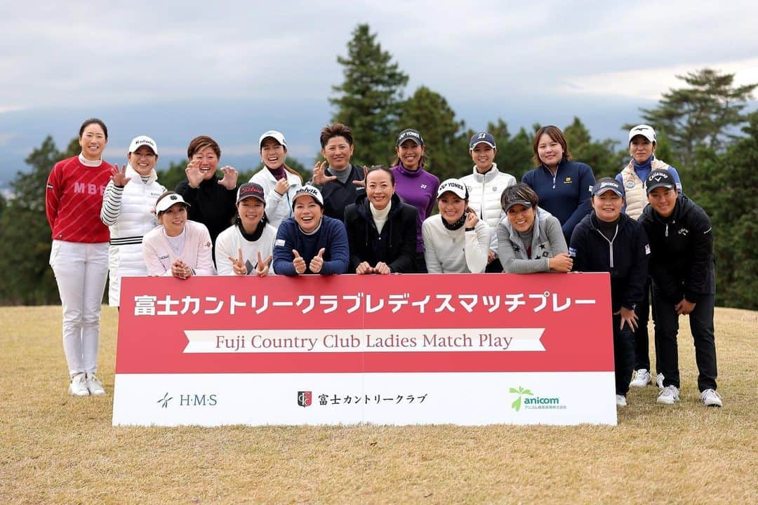 藤本麻子さんのインスタグラム写真 - (藤本麻子Instagram)「富士カントリークラブレディスマッチプレー⛳️ 決勝戦には行けんかったけど 今日３位決定戦で勝ち、結果３位でした🏌🏻‍♀️ 戦った先輩選手のみなさんの 熱いプレーに刺激をもらったので、あさがんばります😉❗️ とにかくマッチプレー楽しかった😄🧡 準決勝で戦った下川めぐみさん 優勝おめでとうございますっ☺️⛳️👍🏻」12月4日 17時44分 - aako528