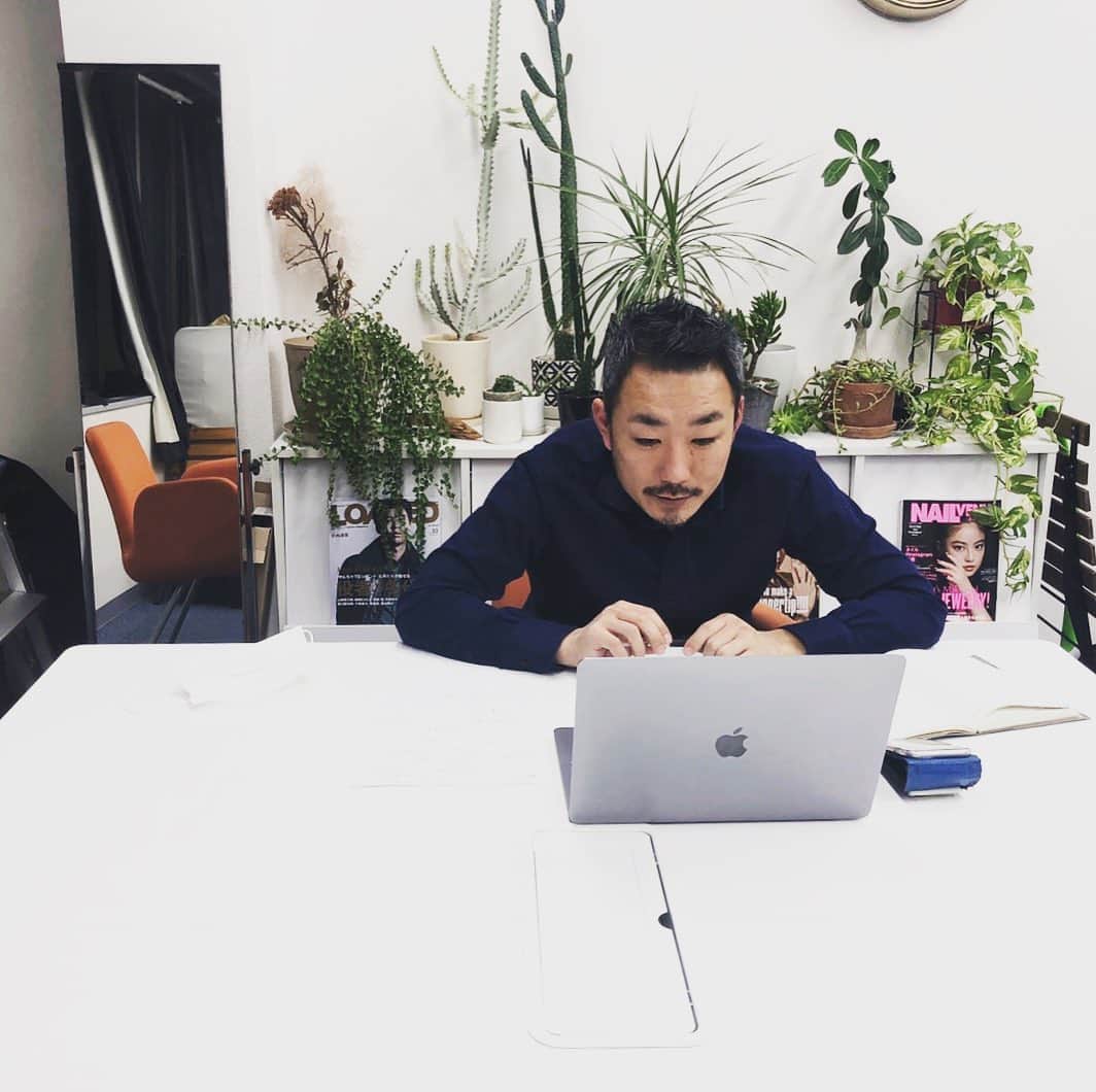 宇田川大輔さんのインスタグラム写真 - (宇田川大輔Instagram)「本日の職場。#ZOOM  #グリーンバック　#詳細はまた」12月4日 17時45分 - udagawadaisuke