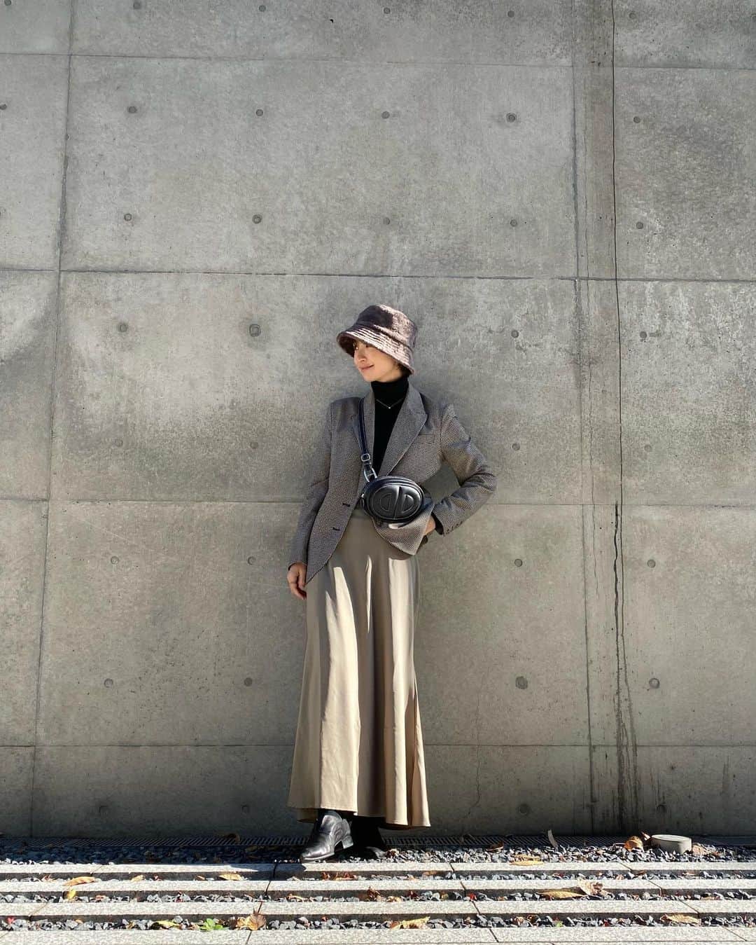 篠田麻里子さんのインスタグラム写真 - (篠田麻里子Instagram)「jacket @seesbeesknees_  tops @uniqlo  bag @hermes  skirt @meri.onlinestore  hat @ca4la_official   #fashion#snap#ootd #marikoday」12月4日 17時40分 - shinodamariko3