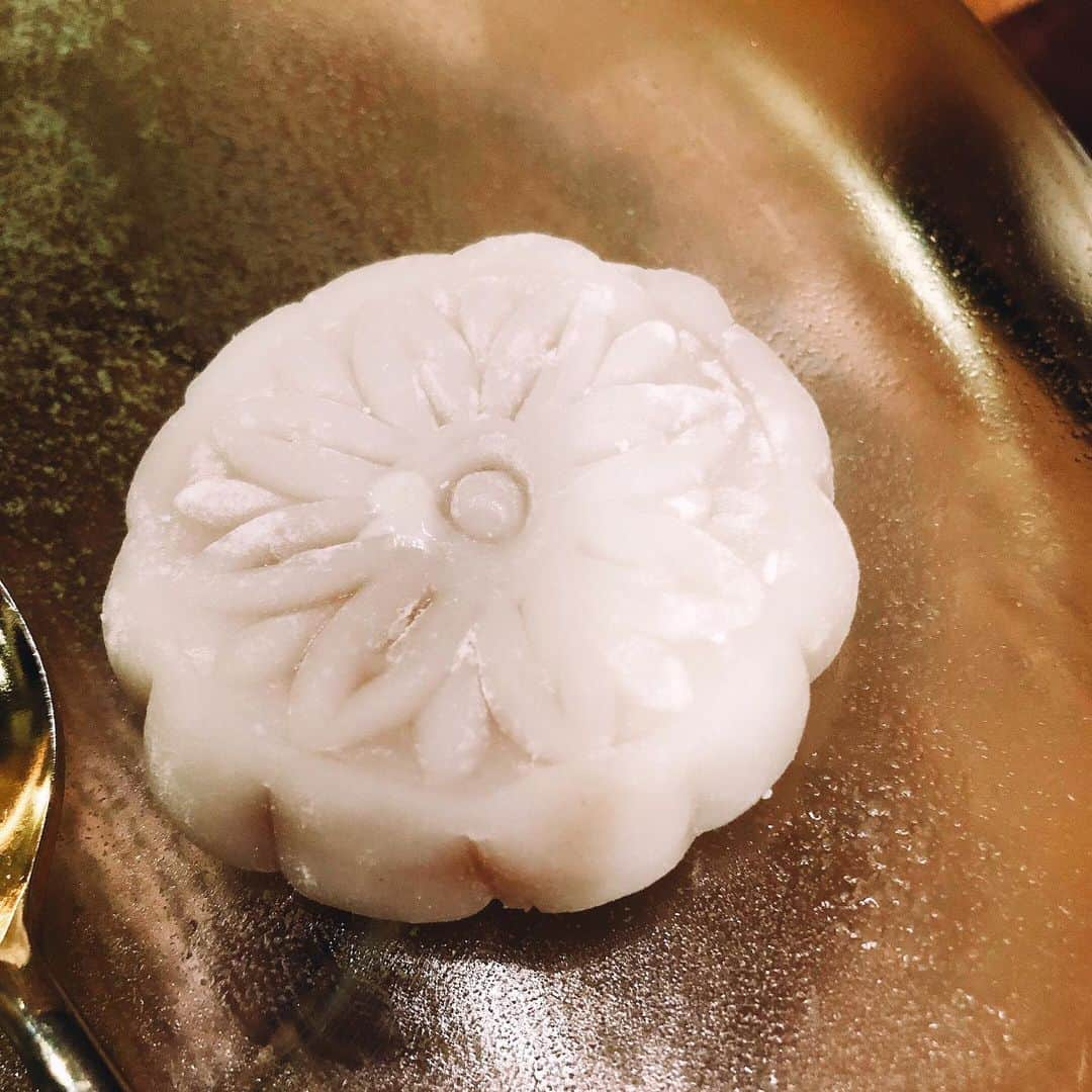 金澤ダイスケさんのインスタグラム写真 - (金澤ダイスケInstagram)「な、生月餅🥮 こんなものあるのだね。」12月4日 17時58分 - daisukekanazawa_ff