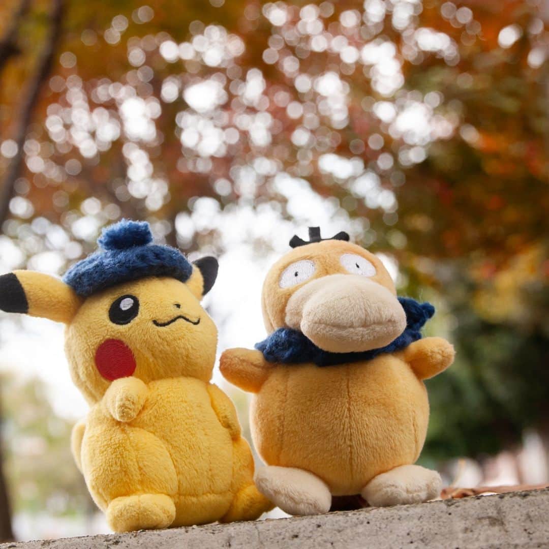 のインスタグラム：「【今日のピカチュウ】 コダックとお出かけしているよ😁 少しずつ冬のにおいがしてきたね⛄✨ #pikachu #psyduck #pokemon #pikachu_snap #photooftheday #walking #winter #ピカチュウ #コダック #ポケモン #お散歩 #冬」