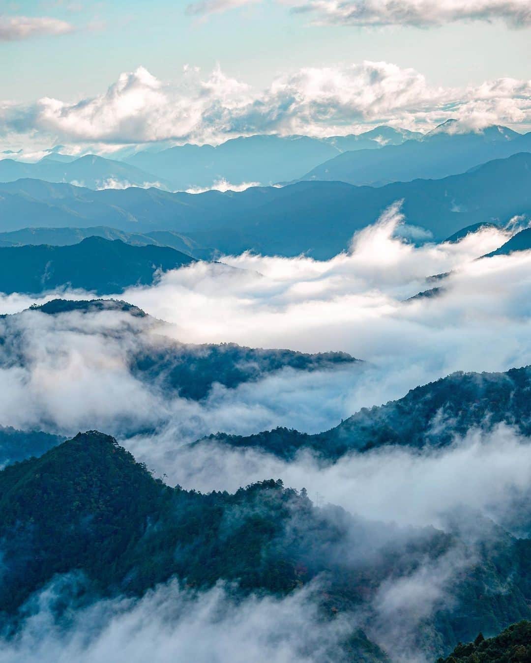 Visit Wakayamaのインスタグラム：「. ⠀ The Kii Mountains are waiting for your visit. ⠀ 📸 @yuu_wakaba⠀ 📍 Kumano Kodo, Wakayama」