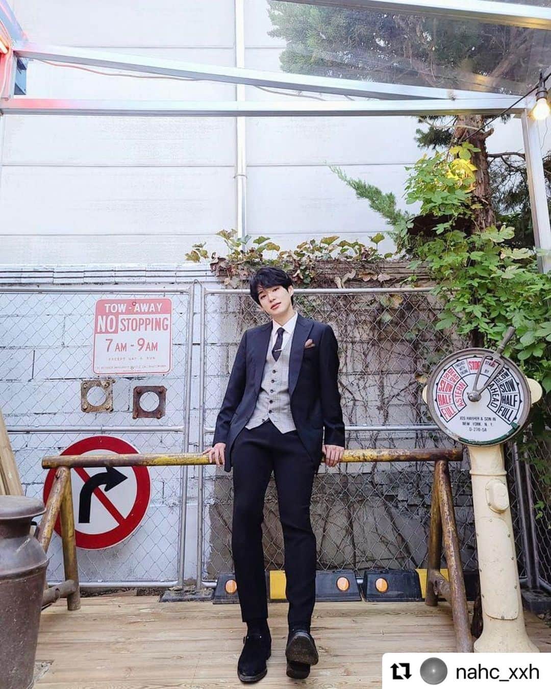Victonさんのインスタグラム写真 - (VictonInstagram)「#Repost @nahc_xxh  [#빅톤] 찬이의 공식 인스타그램이 개설되었습니다💙💛 앨리스 여러분의 많은 사랑 부탁드립니다🦖  ▶ https://instagram.com/nahc_xxh  #VICTON #찬 #허찬 #CHAN」12月4日 18時04分 - victon1109