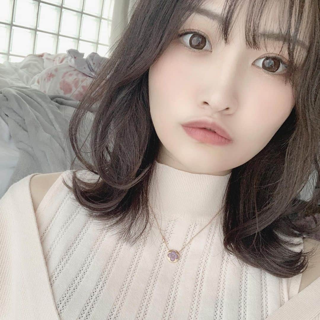 餃子のりさちゃんのインスタグラム：「スプスプちゃんのイエベセットが気になってる💄」