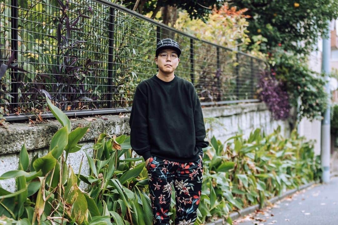 Block.fmのインスタグラム：「「死ぬまで自分の表現を」MC・作詞家、弥之助（from AFRO PARKER）インタビュー⁠ ⁠ 「自分の人生には波風がない」と俯瞰する弥之助（from AFRO PARKER）に作詞へのこだわり、言葉、音楽への思いについて話を聞いた。⁠ ⁠ written by @tomohisa_mochizuki ⁠ ⁠ interviewはlink in bioからチェック！」