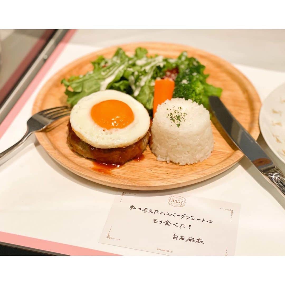 リカちゃんさんのインスタグラム写真 - (リカちゃんInstagram)「I went to the cafe "MAI SHIRAISHI CAFE" to commemorate Mai Shiraishi's graduation ♪ 白石麻衣さんの卒業を記念したカフェ「MAI SHIRAISHI CAFE」にいってきたよ♪ 選べるデリのポテトサラダもハンバーグも、麻衣さんの手作りの味を再現したこだわりでとってもおいしかった♡ 「3357」の意味はわかる？ 気になる人は 麻衣さんのYouTube 'my channel' を見てみてね♪  #白石麻衣 さん #3357 #3357カフェ #表参道 #リカちゃん #fashion #ootd #hairstyle  #licca #liccadoll #japanesedoll #japan #girl #instadaily #instagramjapan #instagram」12月4日 18時30分 - bonjour_licca