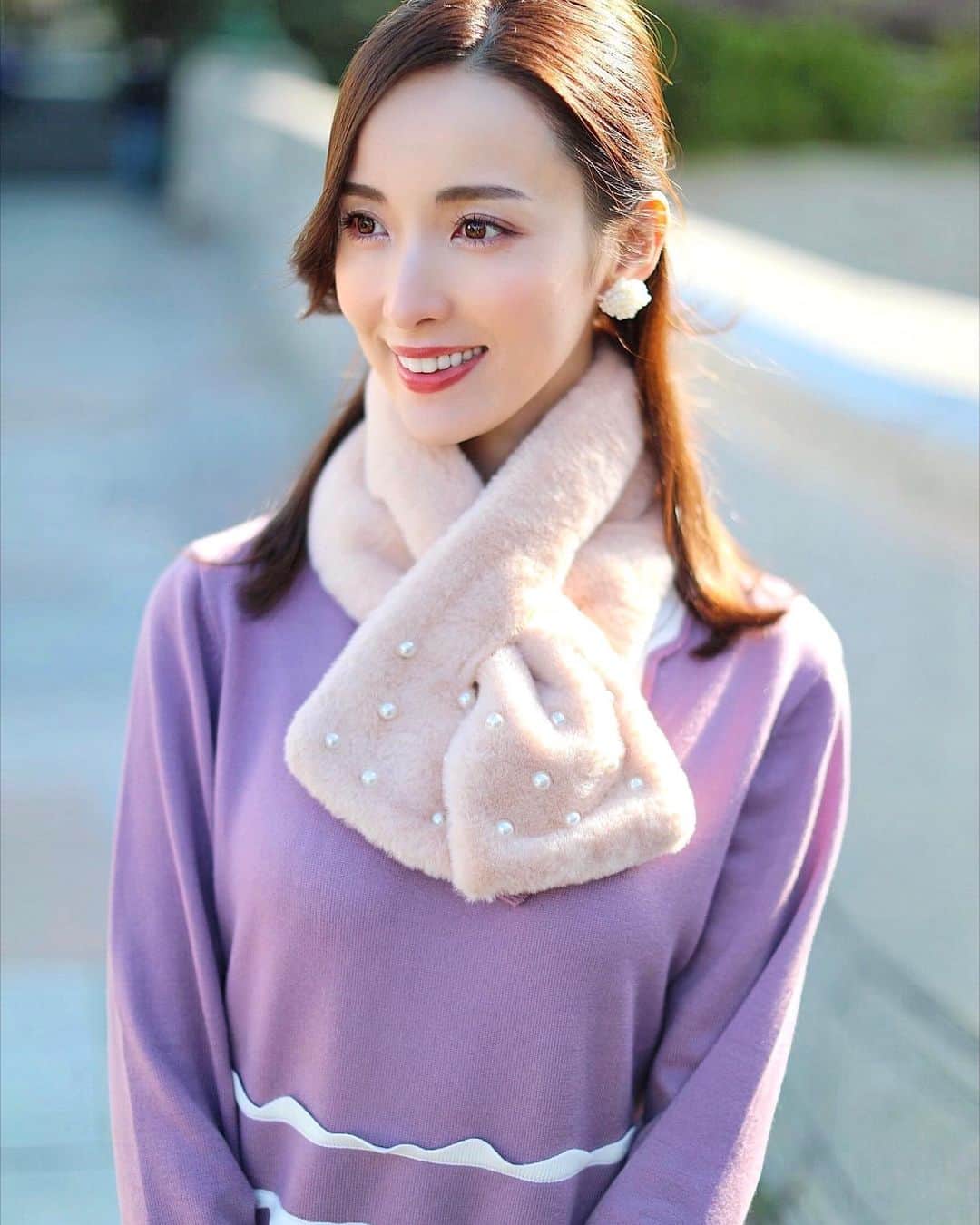 瀬戸早妃のインスタグラム：「【🎀プレゼントキャンペーン🎁】 12月に、モントレゾールにてお洋服(アクセサリー、マスクのみのご注文は対象外となります)を1点以上お買い上げ頂いたお客様全員に、日頃の感謝を込めまして、こちらのパールエコファーティペットをpresentしております💕 全5色のカラーは、咲嬉がお客様のためにセレクトしてお入れさせて頂きます🎶 . こちらのプレゼントキャンペーン、多めにご用意しておりますが、定員に達し次第終了となりますので、お早めにオーダーください😘🎁 . 沢山のオーダーお待ち致しております😌✨ . #montresor #モントレゾール #プレゼント #プレゼントキャンペーン  #エコファー #エコファーティペット」