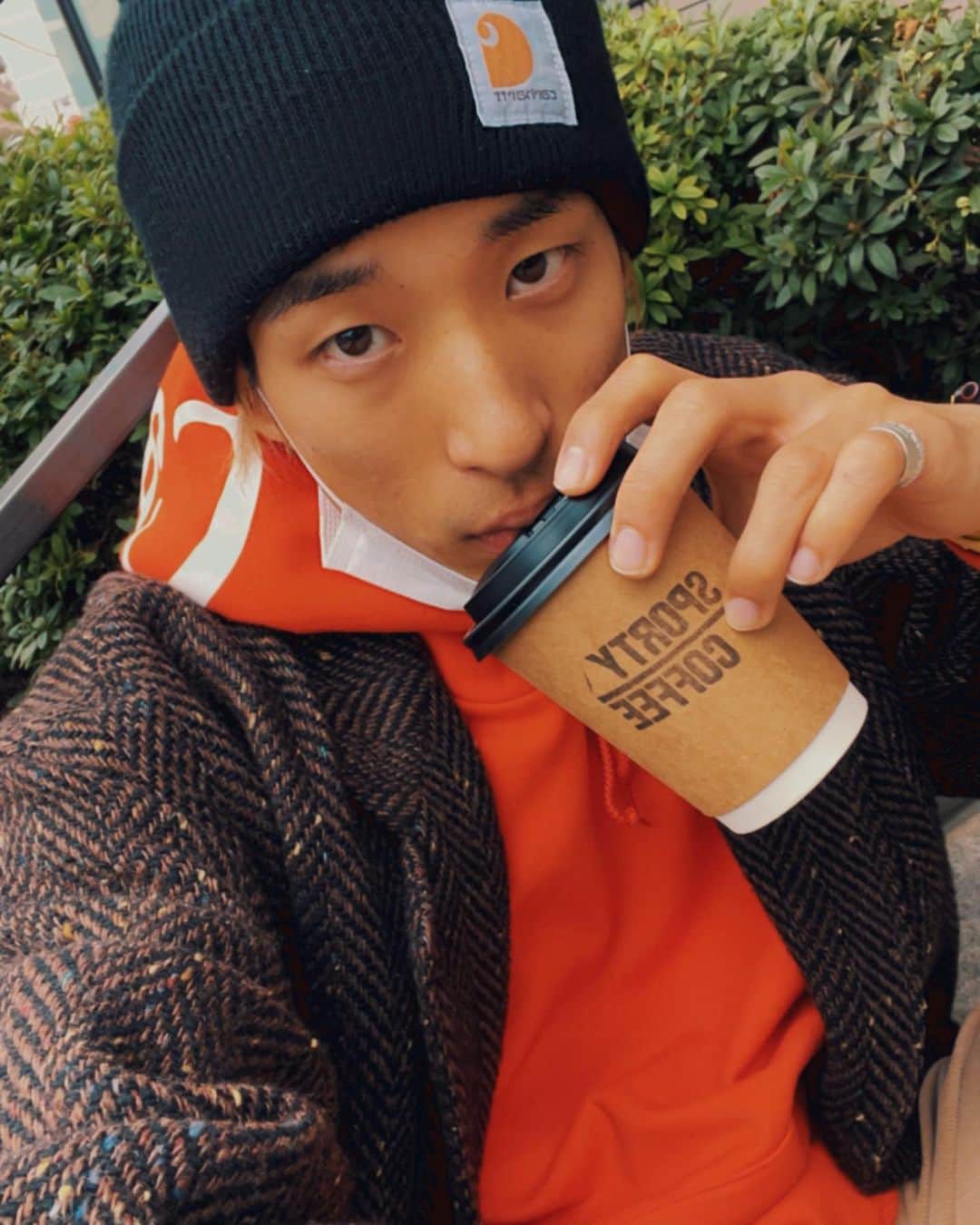 のインスタグラム：「ホットラテのウメェ季節じゃ☕︎☕︎☕︎ #ryoのきょー服」