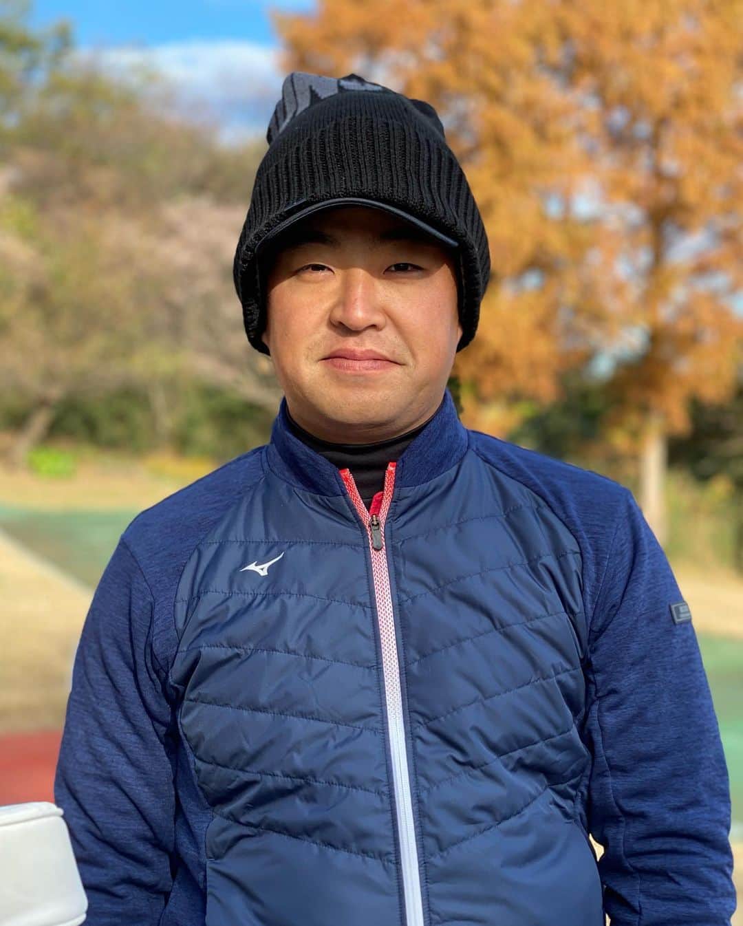 のインスタグラム：「「ゴルフ日本シリーズJTカップ」早朝の練習場で「◯人◯計」風な写真を撮影してみました⁉️ たまにはこんな写真もいかがですか❓皆さんのいいね👍の数次第で、明日もスタッフMさんがトライしてみようと思います。#golf #golfer #golftour #cool #gravure #イケメン #イケメン男子 #winter #shooting #明日も頑張ろう #ゴルフ日本シリーズjtカップ #東京よみうりカントリークラブ #今日のコーデ #時松隆光 #稲森佑貴 #香妻陣一朗 #中西直人 #出水田大二郎 #石坂友宏 #木下稜介 #阿久津未来也 #小斉平優和 #星野陸也 #smile #enjoy」