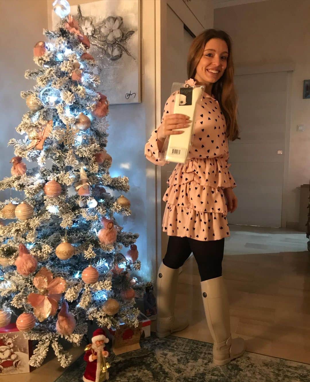 ジャダ・ルッソのインスタグラム：「Semplicemente Meravigliosi🥰 Innamorata di questi stivali, davvero Super @slooshboots ♥️ @barbarabell @alessandra_bels  - - - - - Www.slooshboots.com」