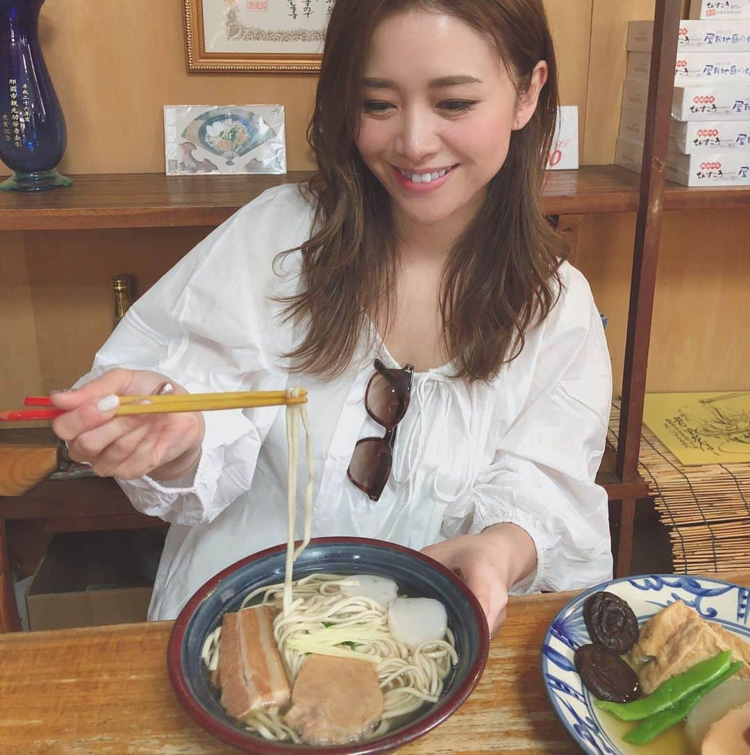 平井喜美さんのインスタグラム写真 - (平井喜美Instagram)「沖縄そばってどこのお店がBESTなの？🤫﻿ ﻿ ﻿ 先月の沖縄では﻿ 有名な📍首里そばへ﻿ ﻿ #時差投稿﻿ #首里そば﻿ #沖縄そば #沖縄グルメ」12月4日 18時56分 - yoshimi1111