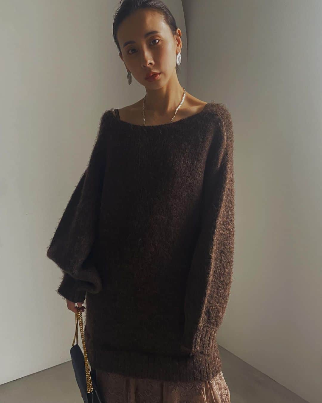 黒石奈央子さんのインスタグラム写真 - (黒石奈央子Instagram)「アメリふく . . undressed 2way lace knit dress ¥20000 12/8 . .このにっとは大阪で来てた子で、即オーダーした！ レースキャミとニット、ペチコートの3点セット。  @ameri_shinjuku @amerivintage @ameri_daikanyama @ameri.shinsaibashi #ameri#amerivintage #fashion #vintagefashion #coordinate#ootd#outfit#osanposnap #705_outfit #大人ファッション #大人コーディネート #大人スタイル #modestyle #modefashion#modecasual」12月4日 19時04分 - blackstone705