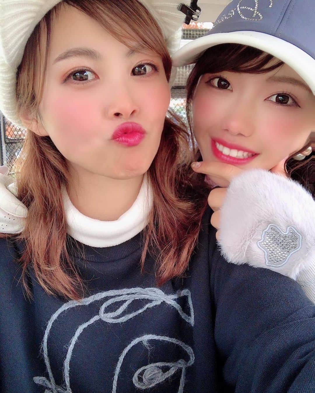 のインスタグラム：「久しぶりに可愛い妹、﻿ @golf_tarochan ﻿ とゴルフ行けたよ🤤﻿ ﻿ らんゴルフ始めて1年も経たんのに、100切りするし本当に上手くなってて感動した😍﻿ ﻿ そんな私はこの日絶不調で﻿ らんたろにも負け﻿ 100越え致しました😂﻿ ﻿ 2枚目📸﻿ いい感じのドライバー﻿ ﻿ 3枚目📸﻿ 四角のグリーン⛳️に乗せたかったのにーー﻿ 全くだめやん😂﻿ ﻿ 4枚目📸﻿ ⛳️のらんやったけど楽しそう😂﻿ ﻿ 最近朝寒すぎて前半ボロボロになります🥺﻿ あー😫上手くいかん悔しーー！﻿ 練習します！﻿ ﻿ でもでもでもでも﻿ 楽しくゴルフできました🏌️‍♀️🧡﻿ ﻿ #ゴルフ好き #ゴルフ #ゴルフラウンド #ゴルフ女子 #ゴルフ上手くなりたい #ゴルフスイング #ゴルフスイング動画 #ゴルフコーデ #ゴルフ男子 #ゴルフ好きな人と繋がりたい #ゴルフバカ #ゴルフ好きな人と仲良くなりたい #ゴルフウェア #ゴルフ記録 #ファッション #おしゃれさんと繋がりたい #お洒落 #ゴルジョ #スポーツ好き #スポーツコーデ  #golf #golfstagram #golfwear #golfgirl #golfswing #골프여자#골프스타그램 #골프 #골프웨어」